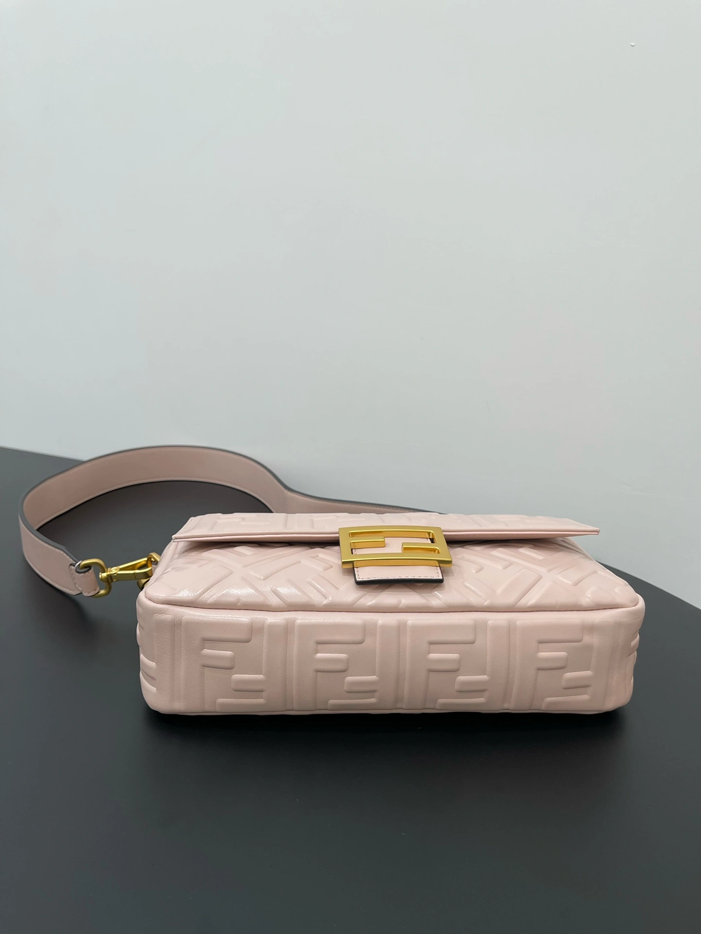 Fendi Satchel Bags Unisex 76740