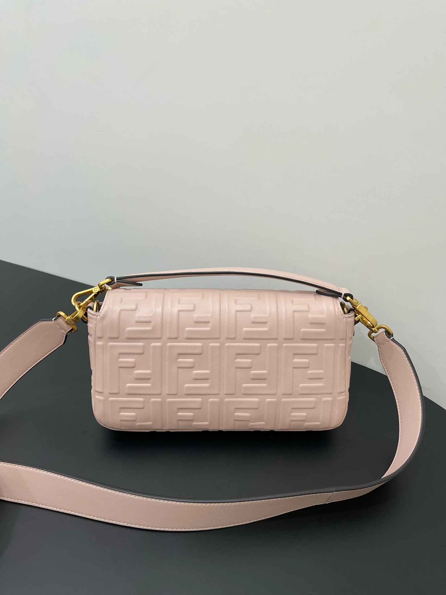 Fendi Satchel Bags Unisex 76740