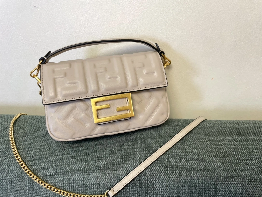 Fendi Satchel Bags Trendsetting 76743