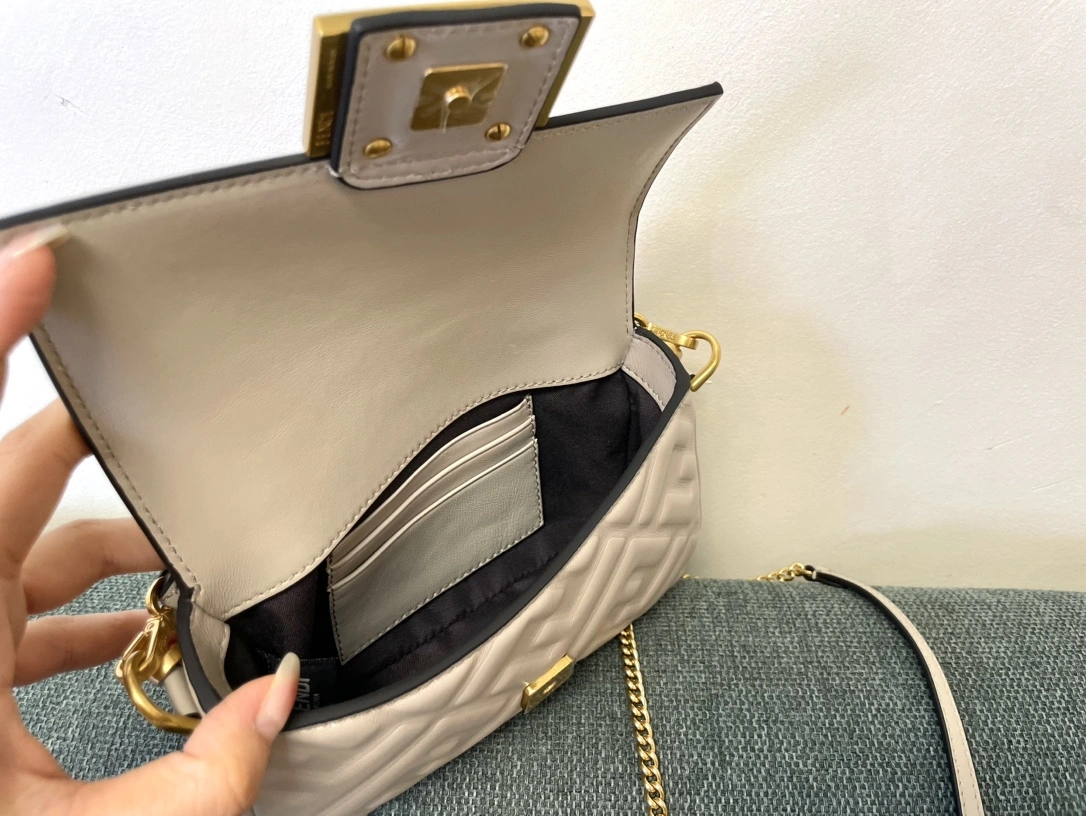 Fendi Satchel Bags Trendsetting 76743