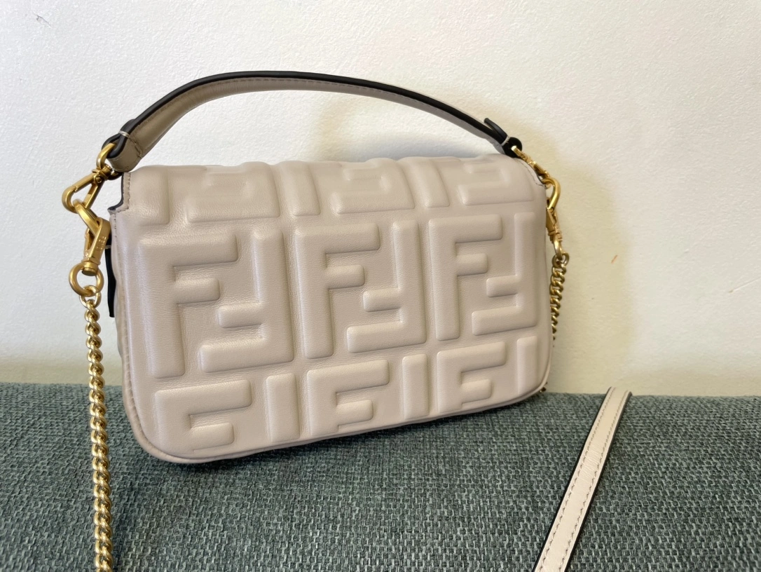 Fendi Satchel Bags Trendsetting 76743