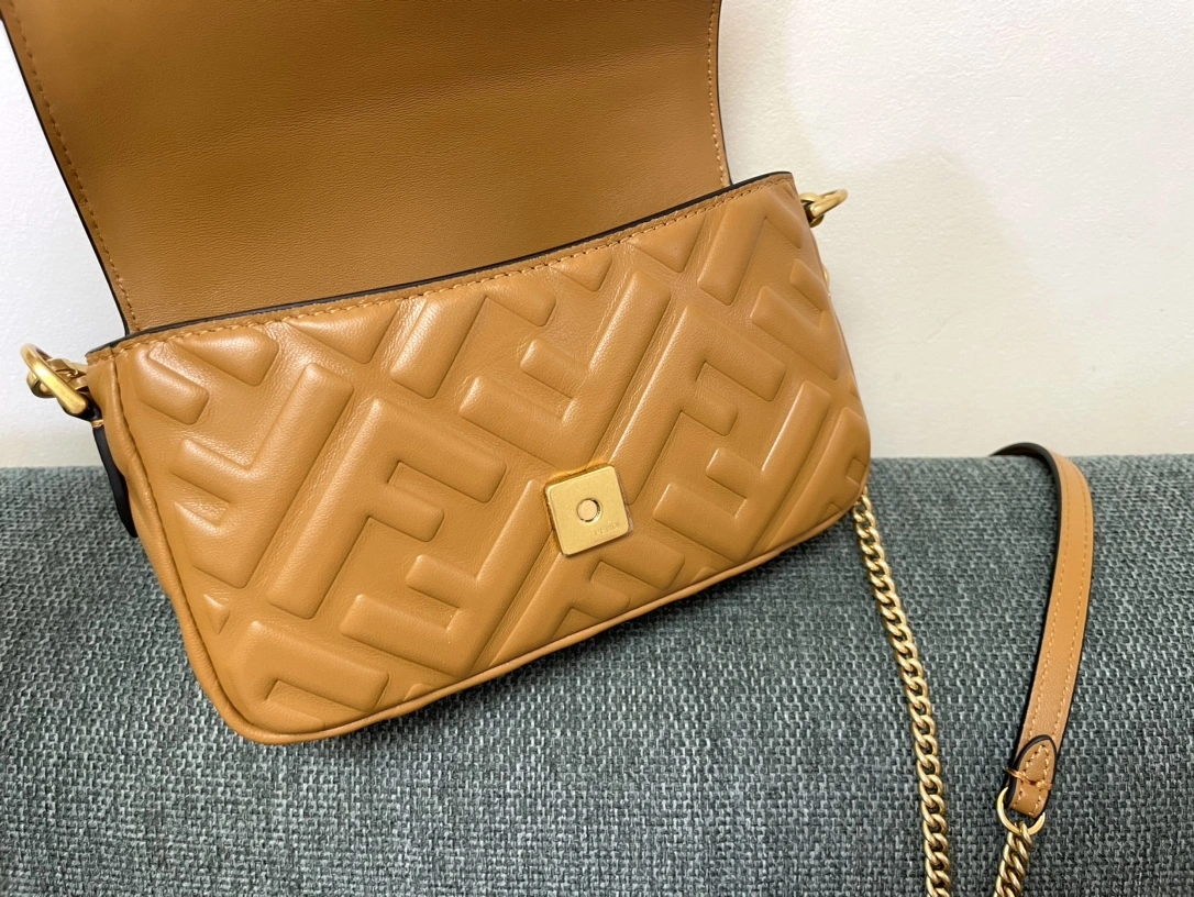 Fendi Satchel Bags Fashionable 76737