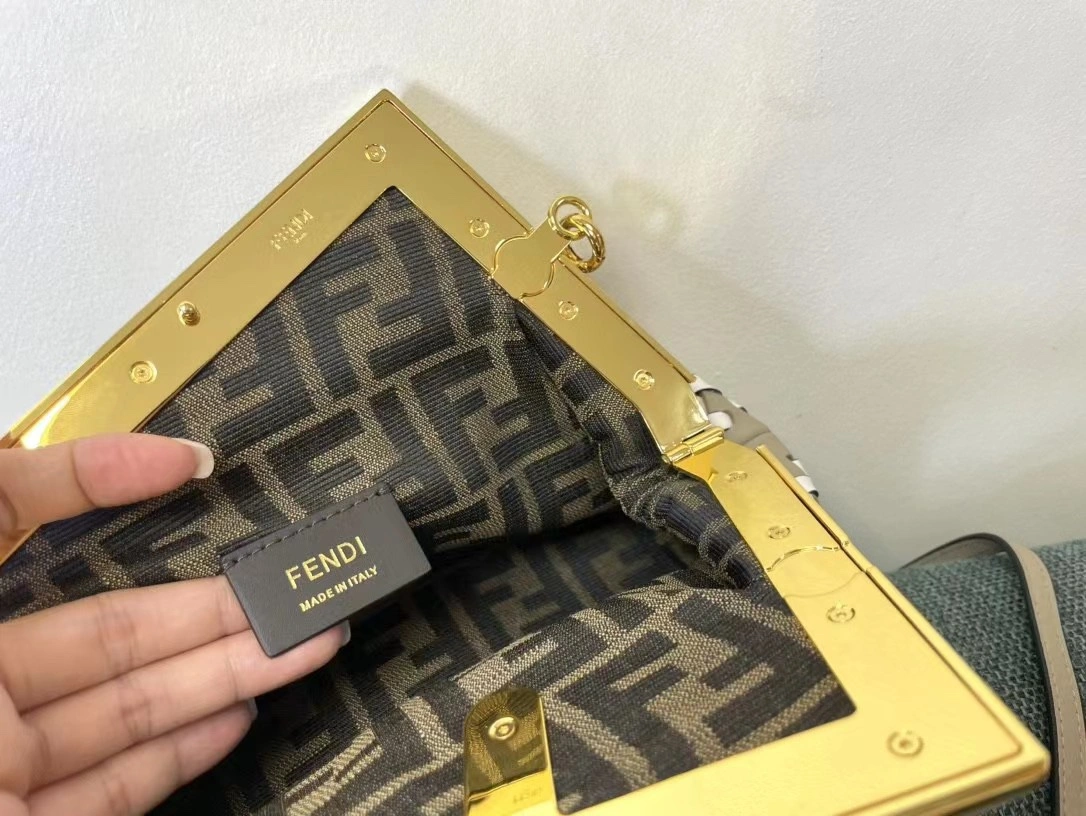 Fendi Satchel Bags Bold 76736
