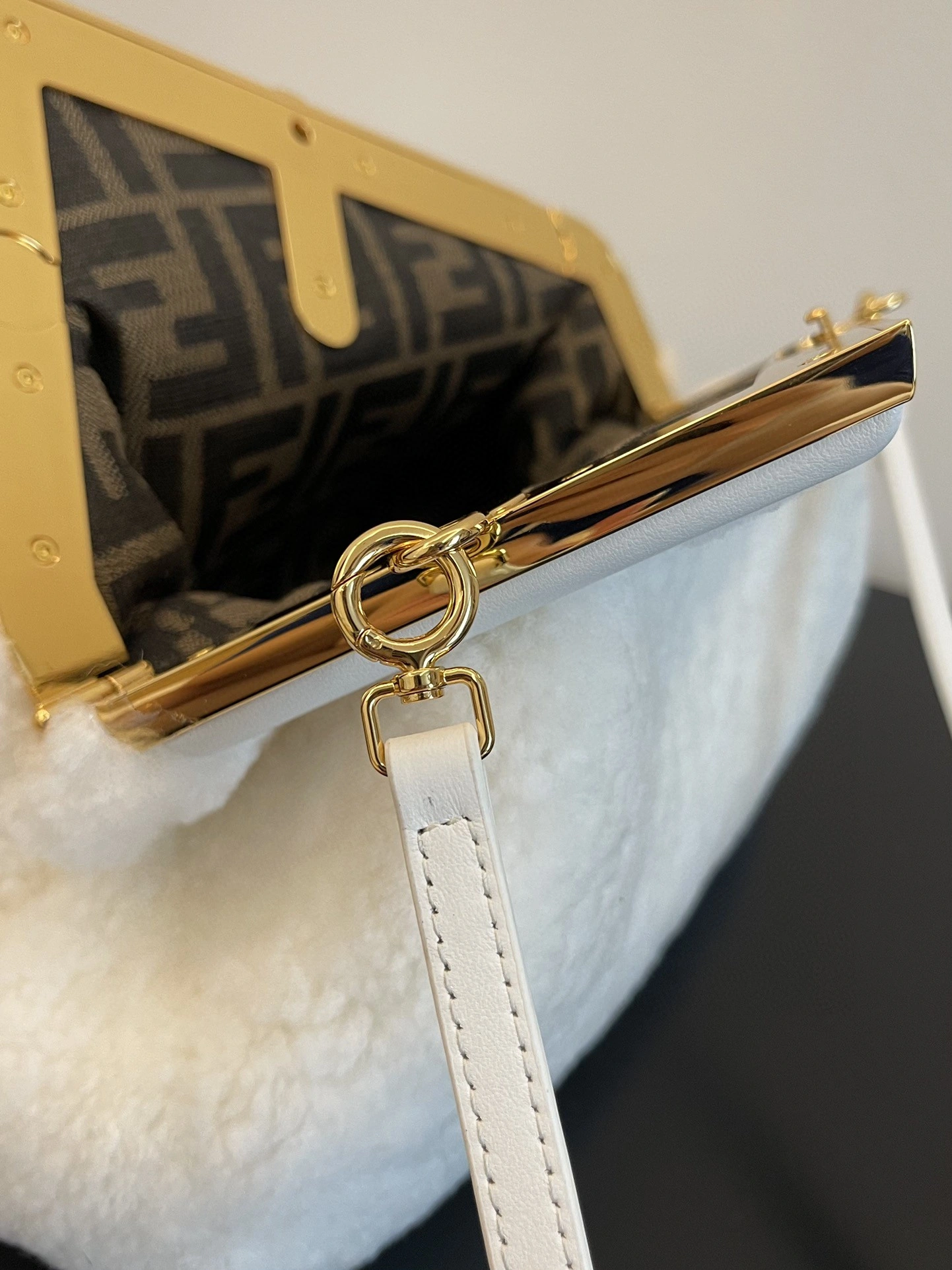 Fendi Satchel Bags SmartChoice 76738