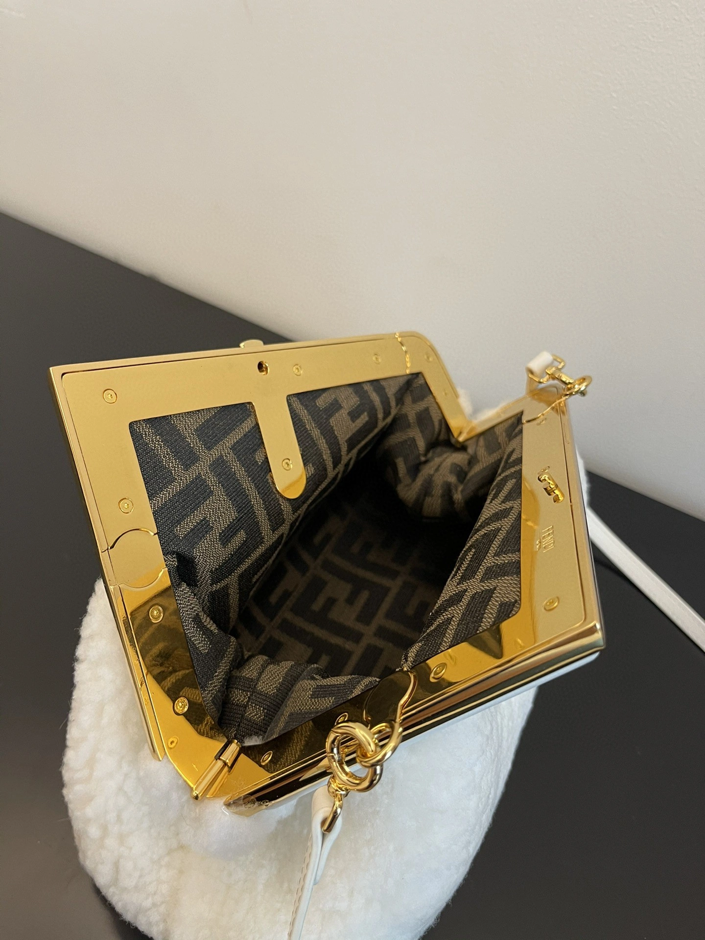 Fendi Satchel Bags SmartChoice 76738