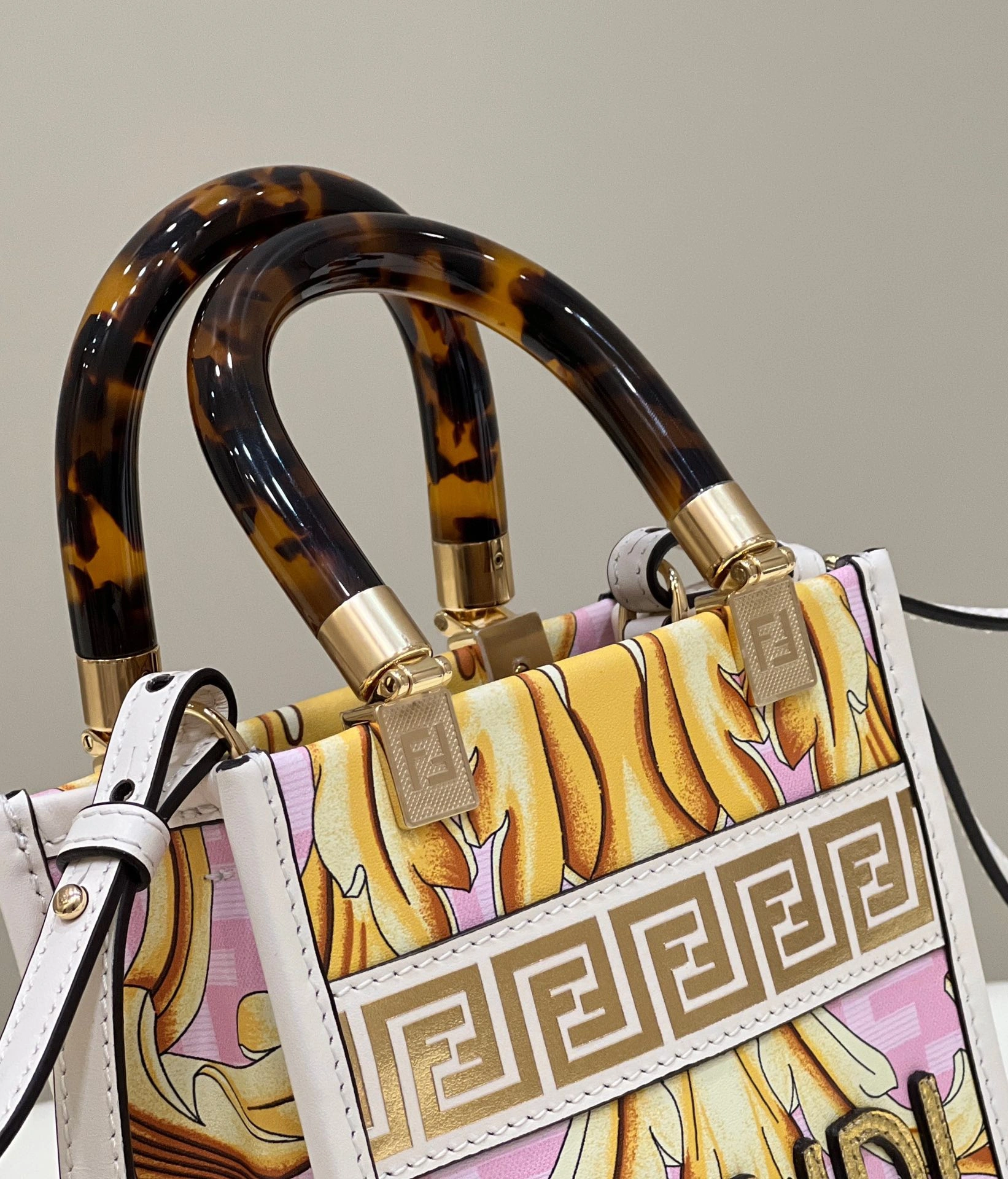 Vibrant Fendi Satchel Bags 76728