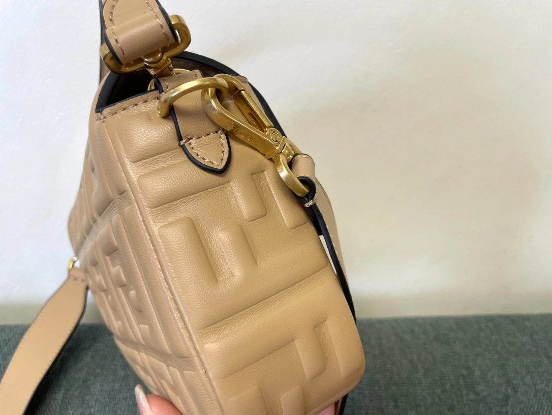 Tailored Fendi Satchel Bags 76702