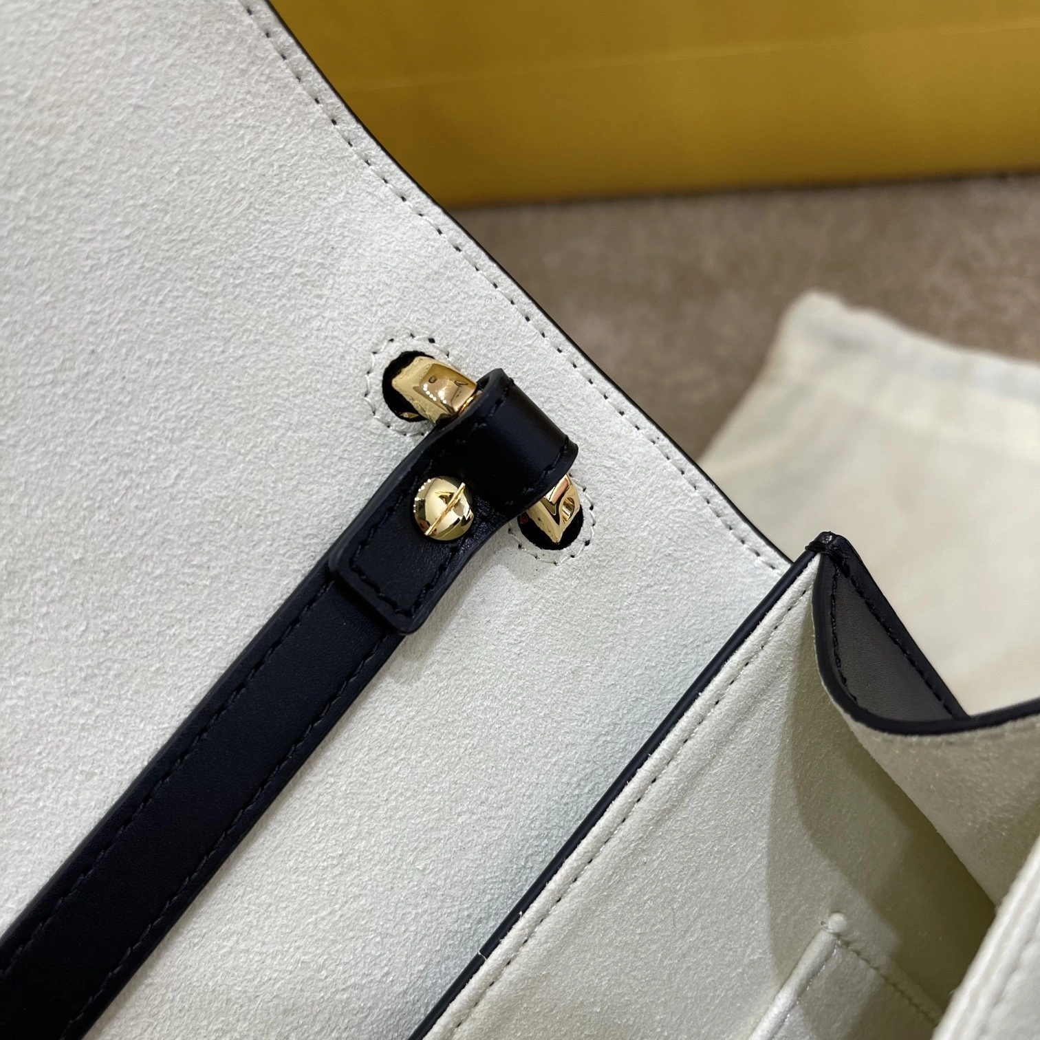 Elegant Fendi Satchel Bags 76718
