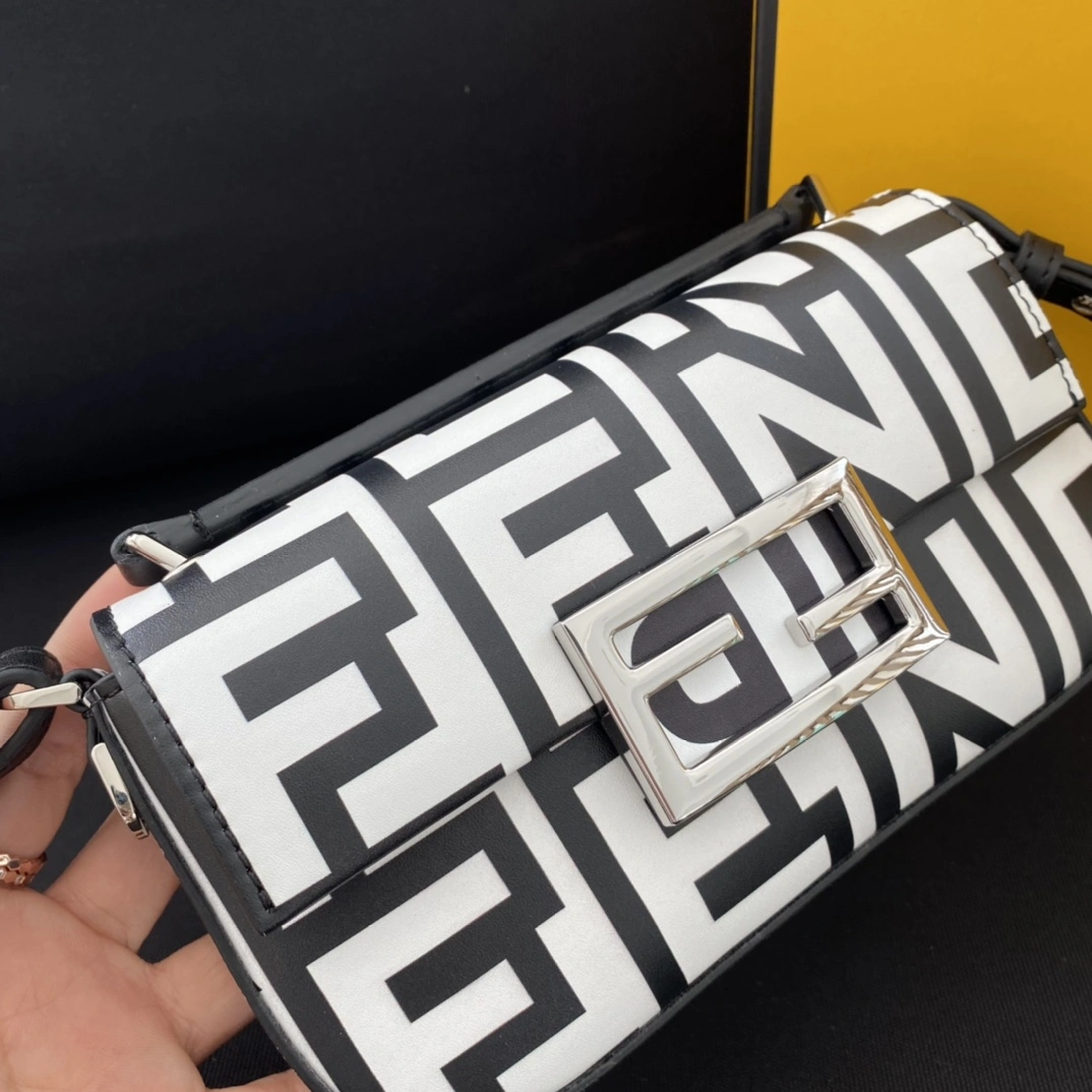 RelaxedFit Fendi Satchel Bags 76705