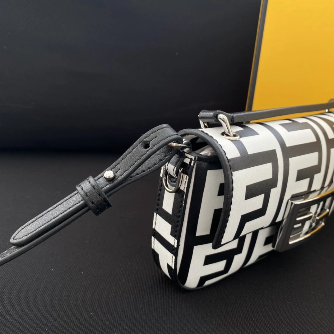 RelaxedFit Fendi Satchel Bags 76705