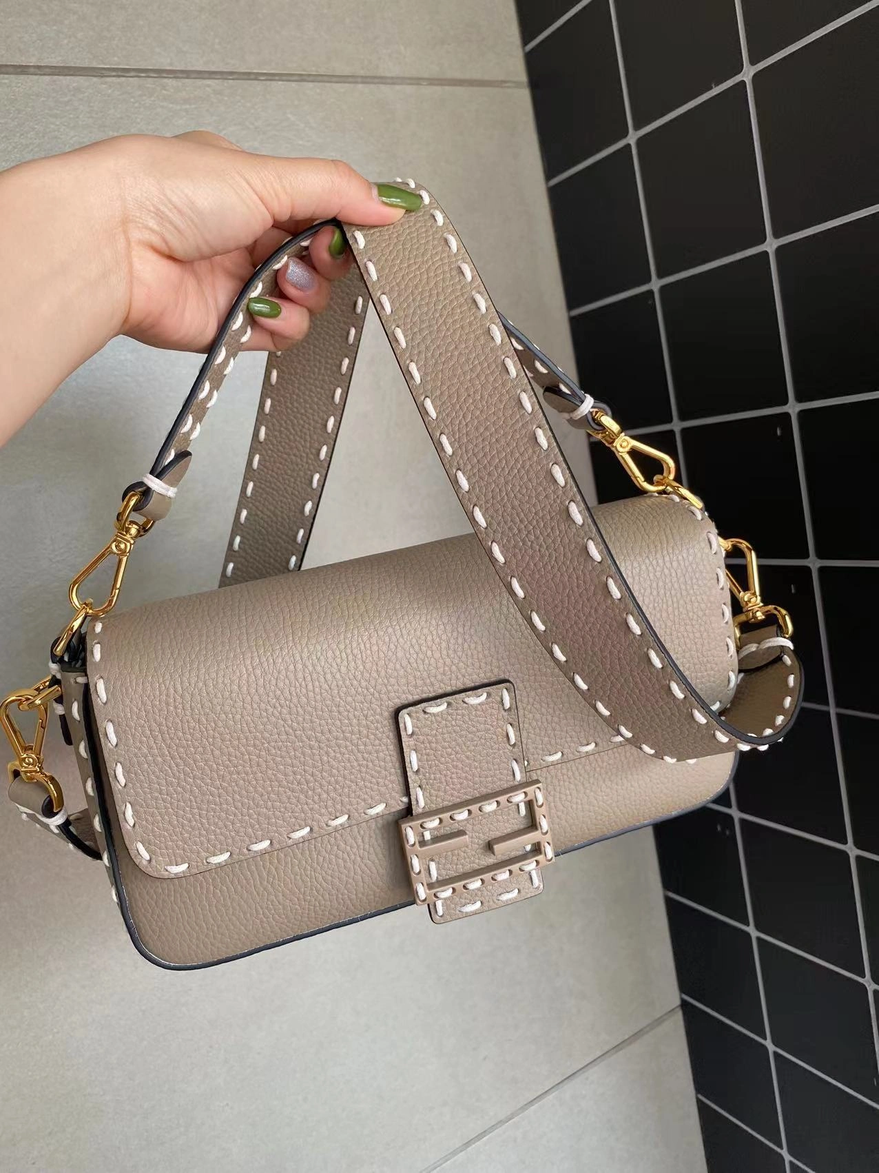 Fendi Satchel Bags Durable 76710