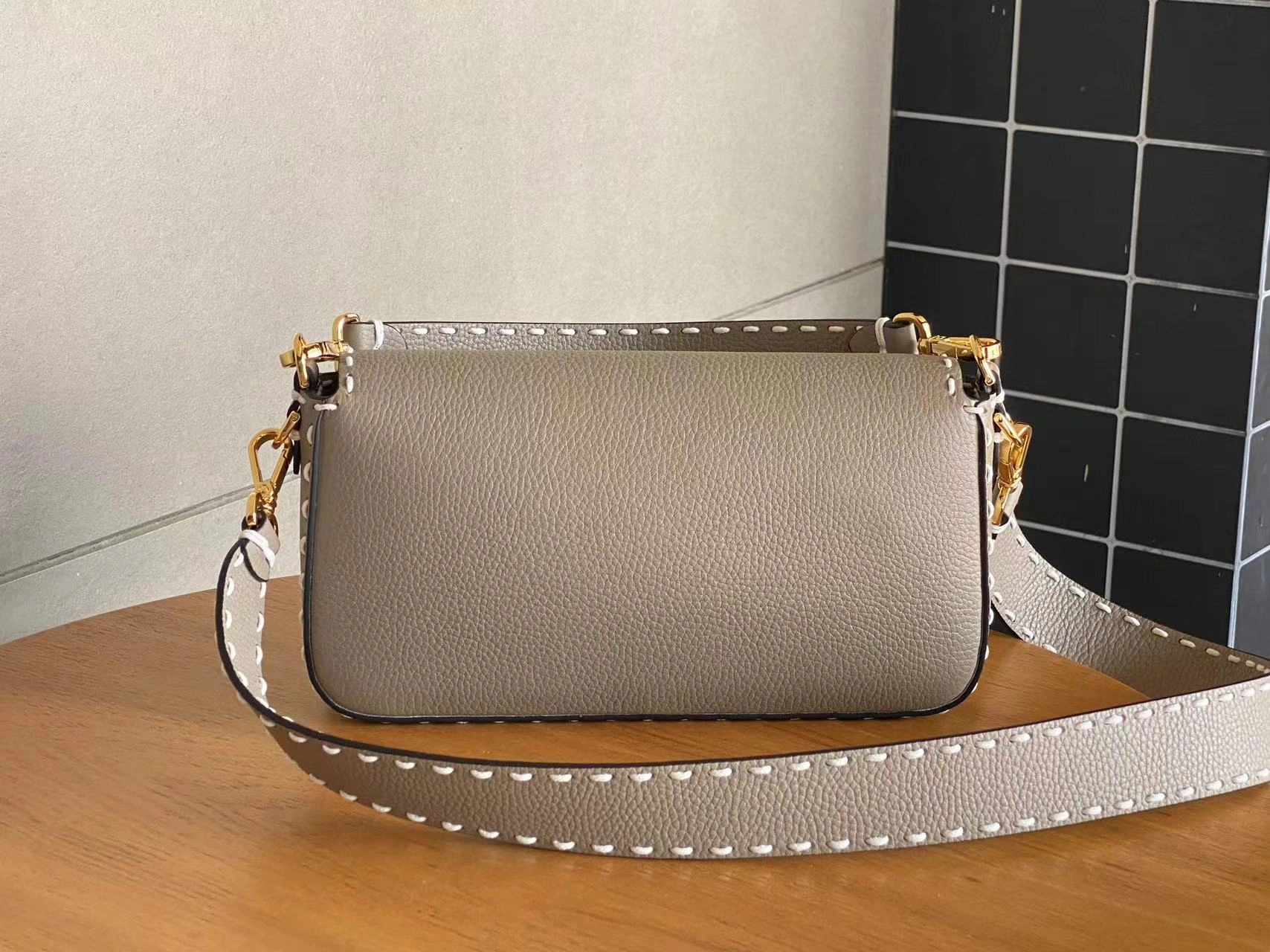 Fendi Satchel Bags Durable 76710