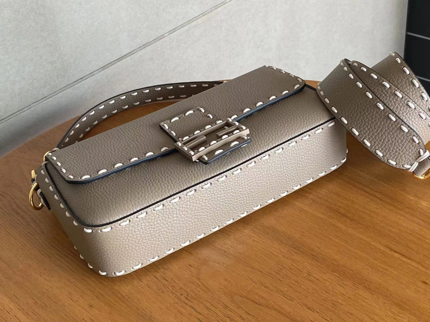 Fendi Satchel Bags Durable 76710