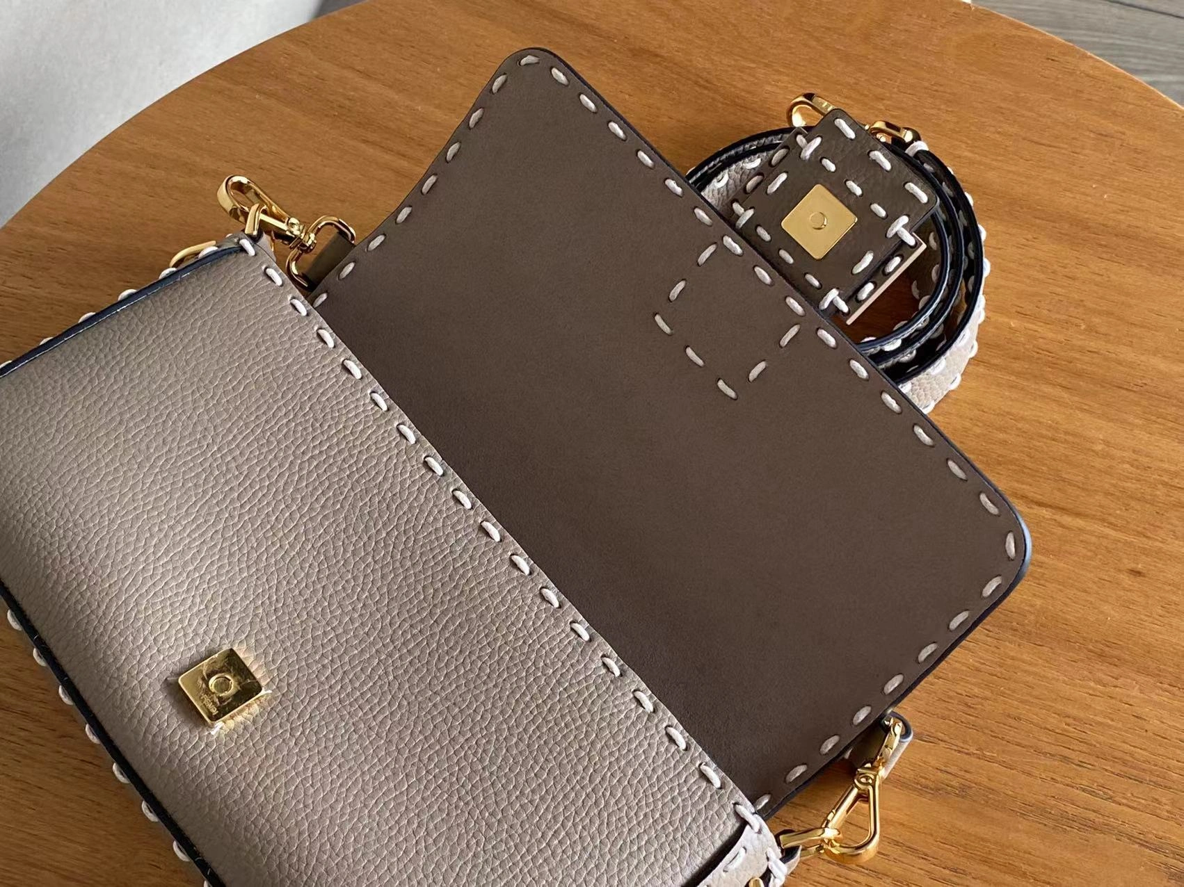 Fendi Satchel Bags Durable 76710