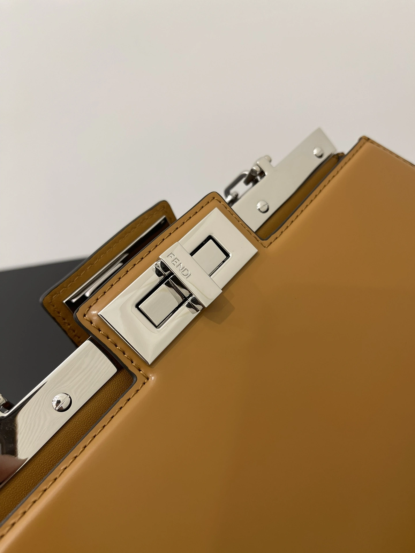 Fendi Satchel Bags Casual 76688