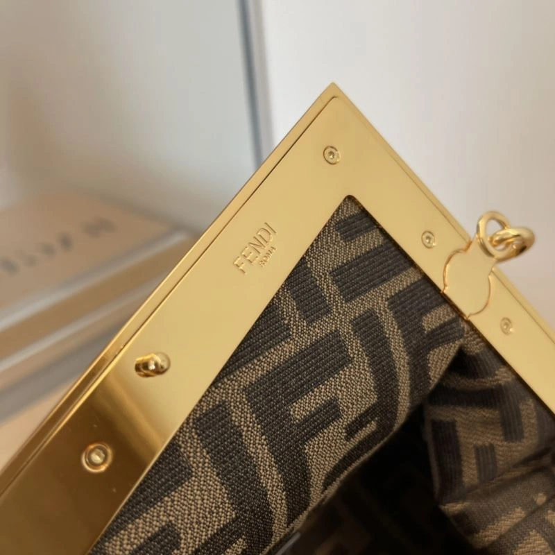 Sporty Fendi Satchel Bags 72830