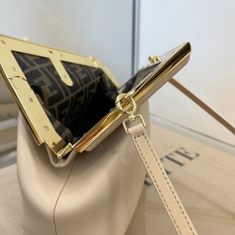 WellDesigned Fendi Satchel Bags 72817