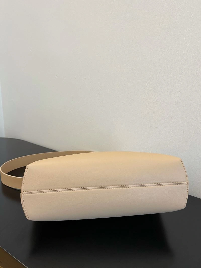 Fendi Satchel Bags Effortless 72813