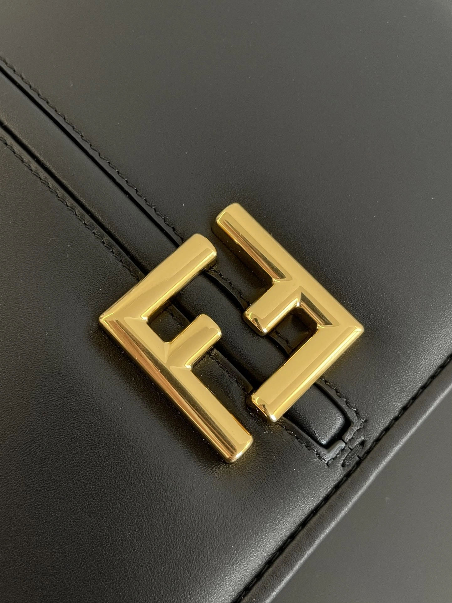 Fendi Satchel Bags Practical 69832