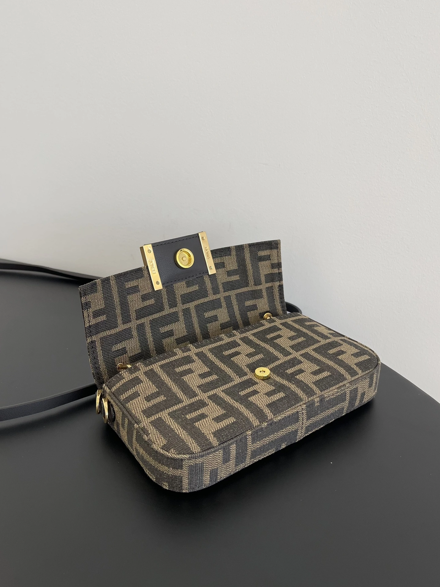 Comfortable Fendi Satchel Bags 69828