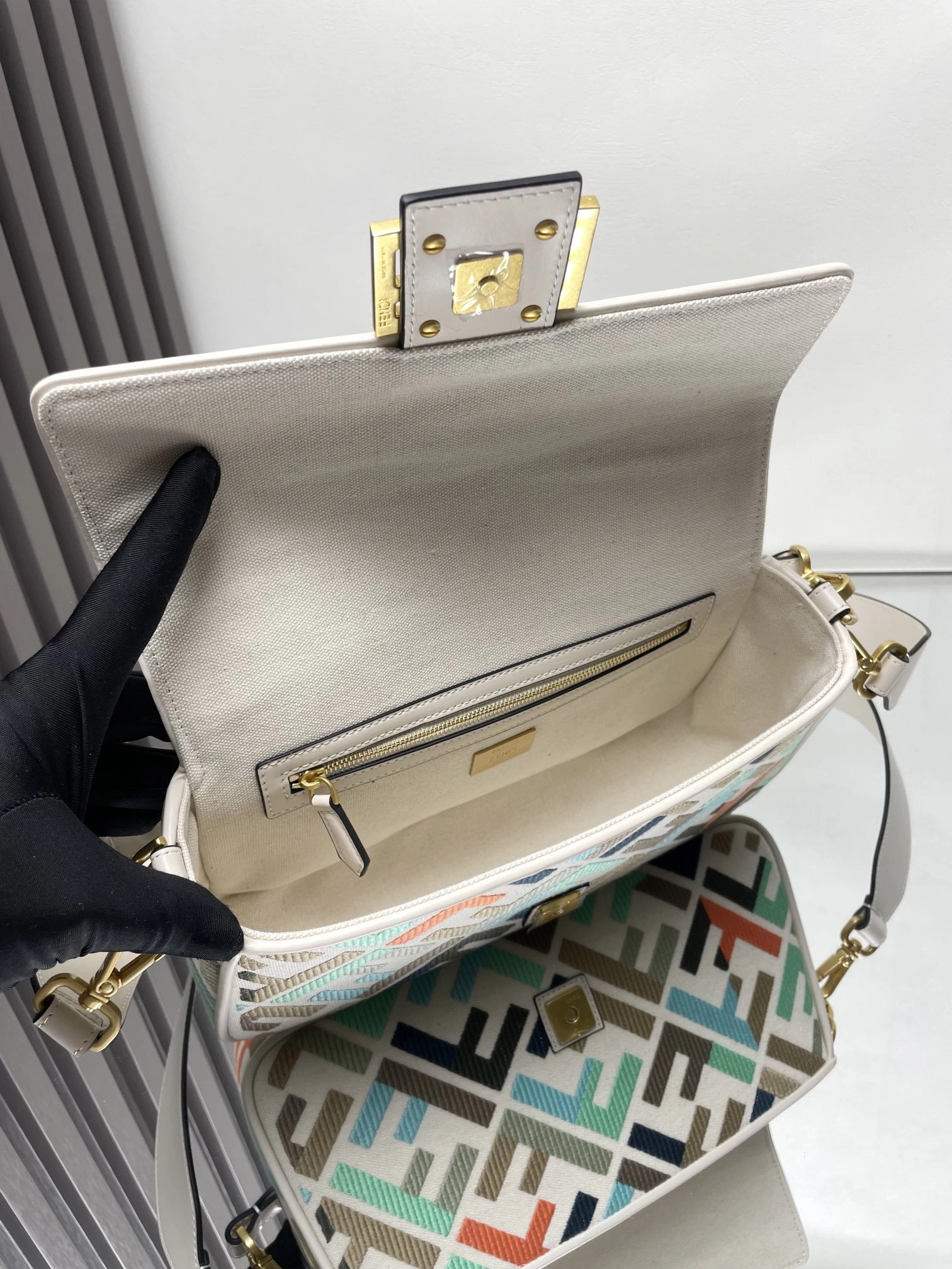 Fendi Satchel Bags Lightweight 69780