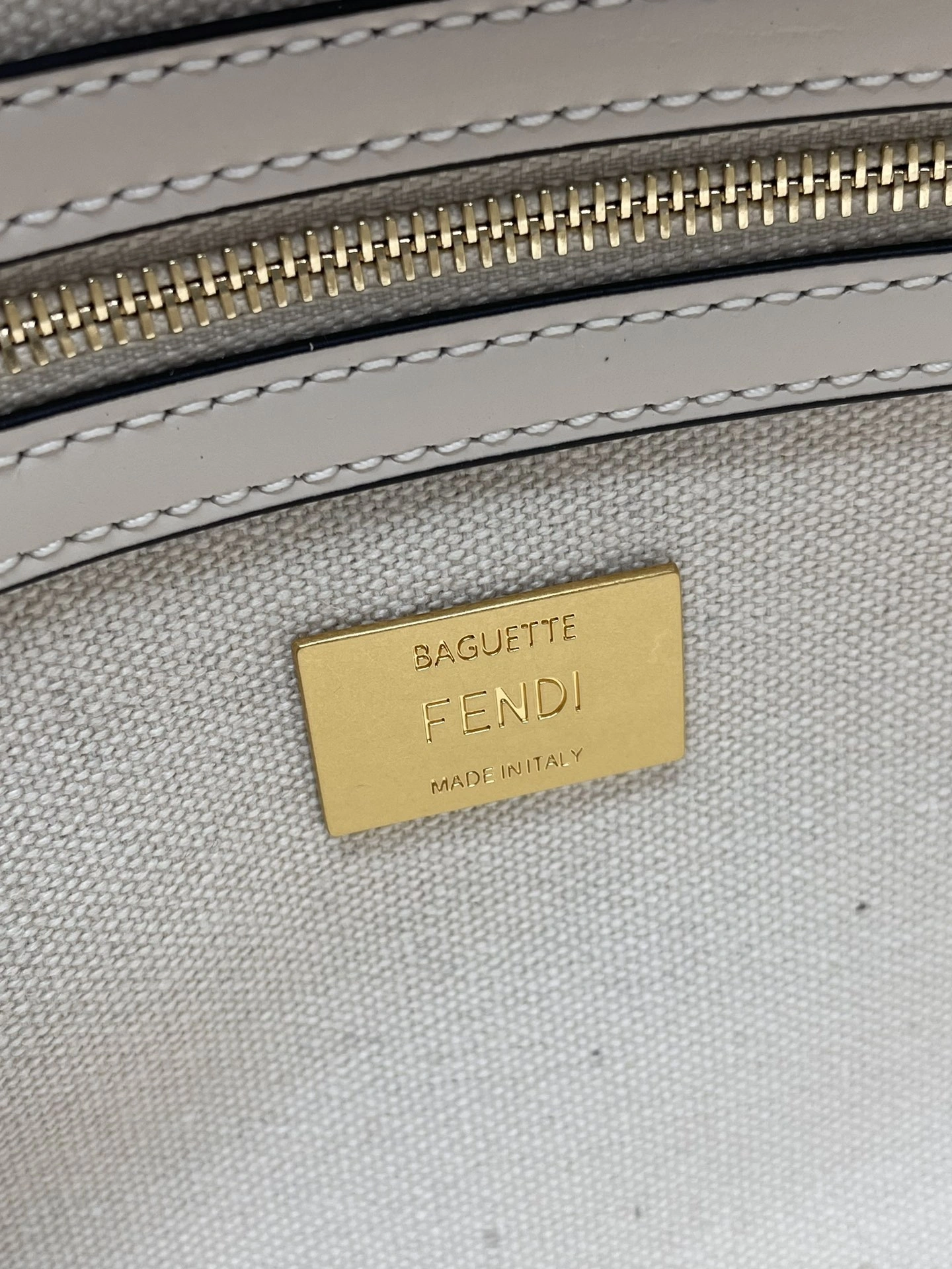Fendi Satchel Bags Lightweight 69780