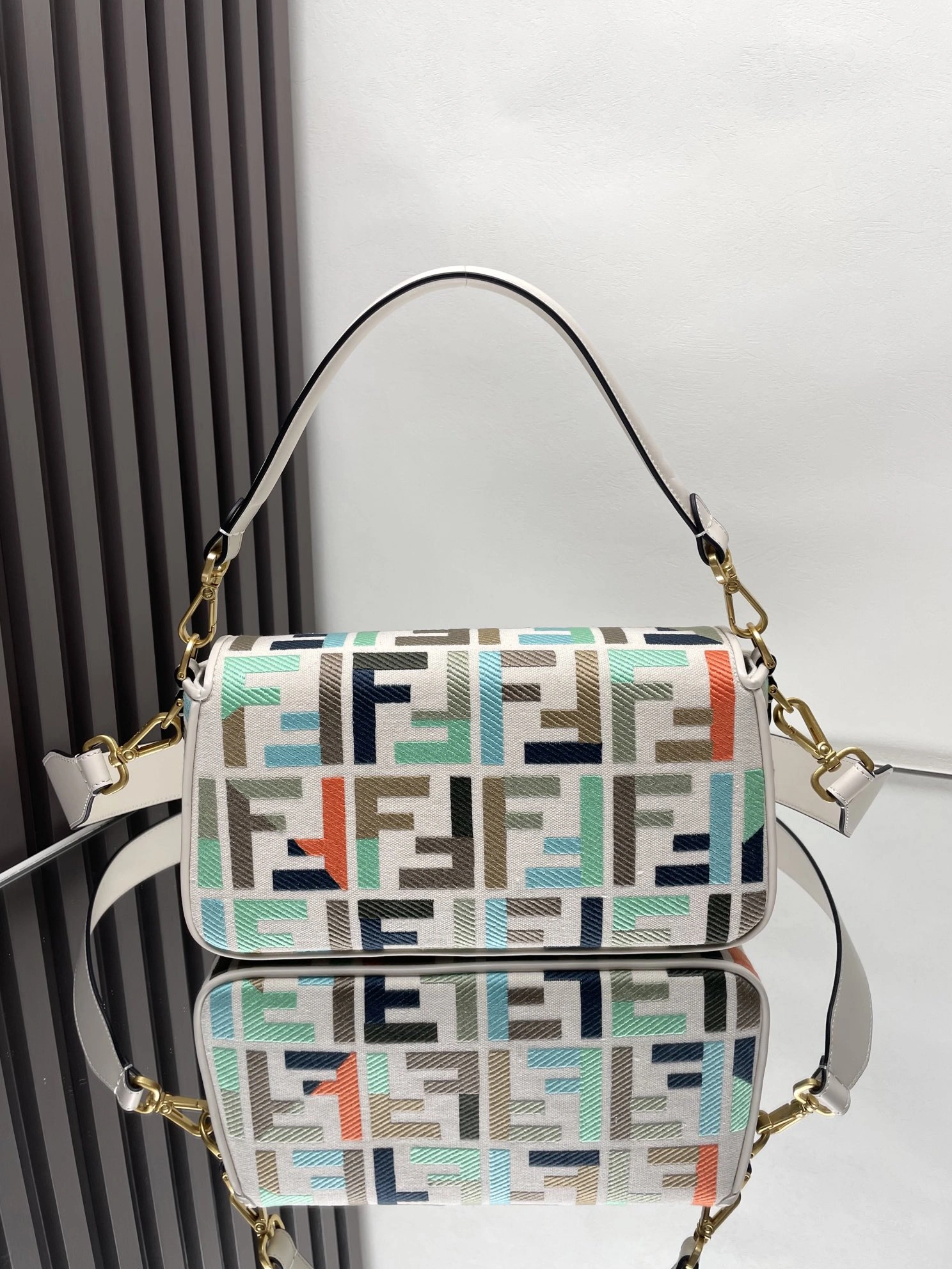 Fendi Satchel Bags Lightweight 69780