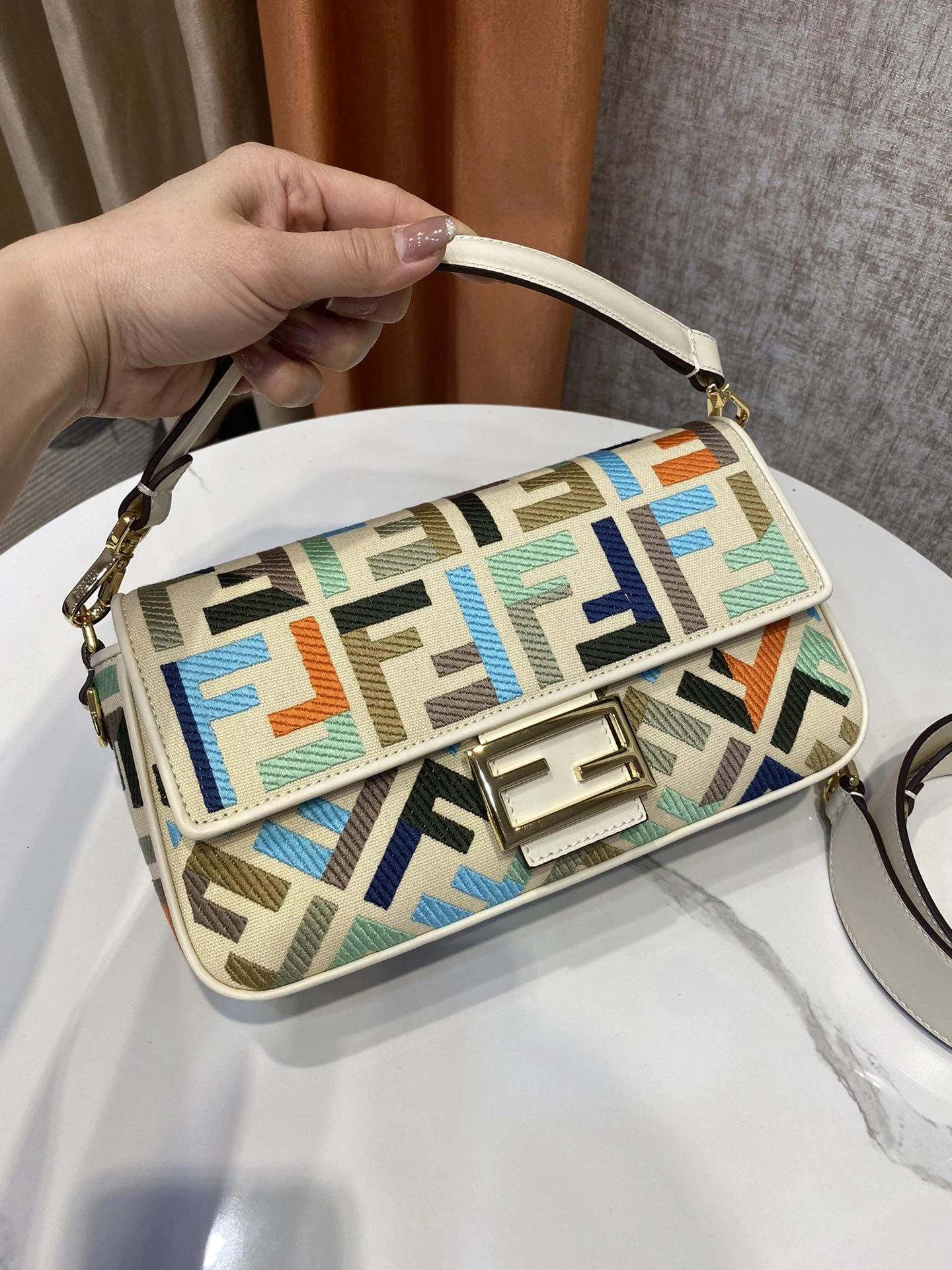 Timeless Fendi Satchel Bags 69784