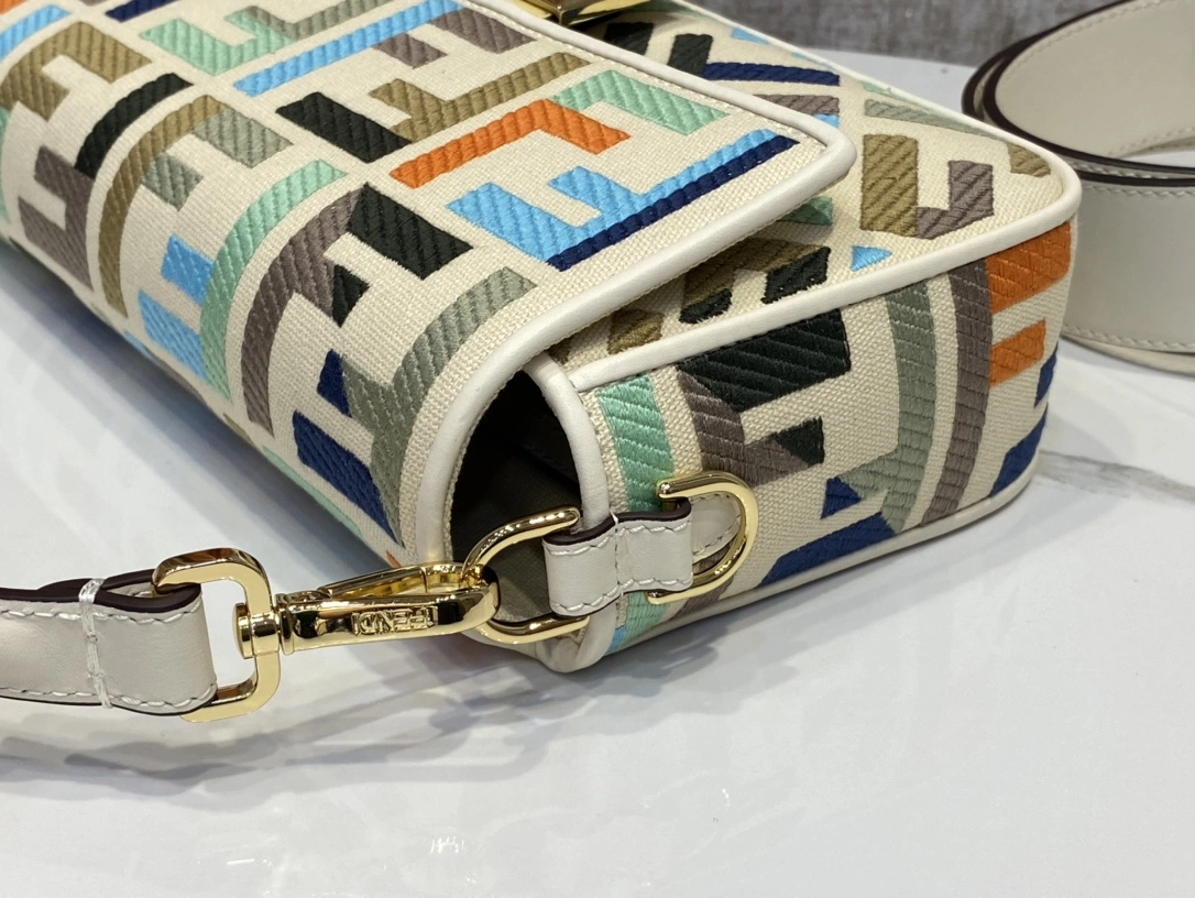 Timeless Fendi Satchel Bags 69784