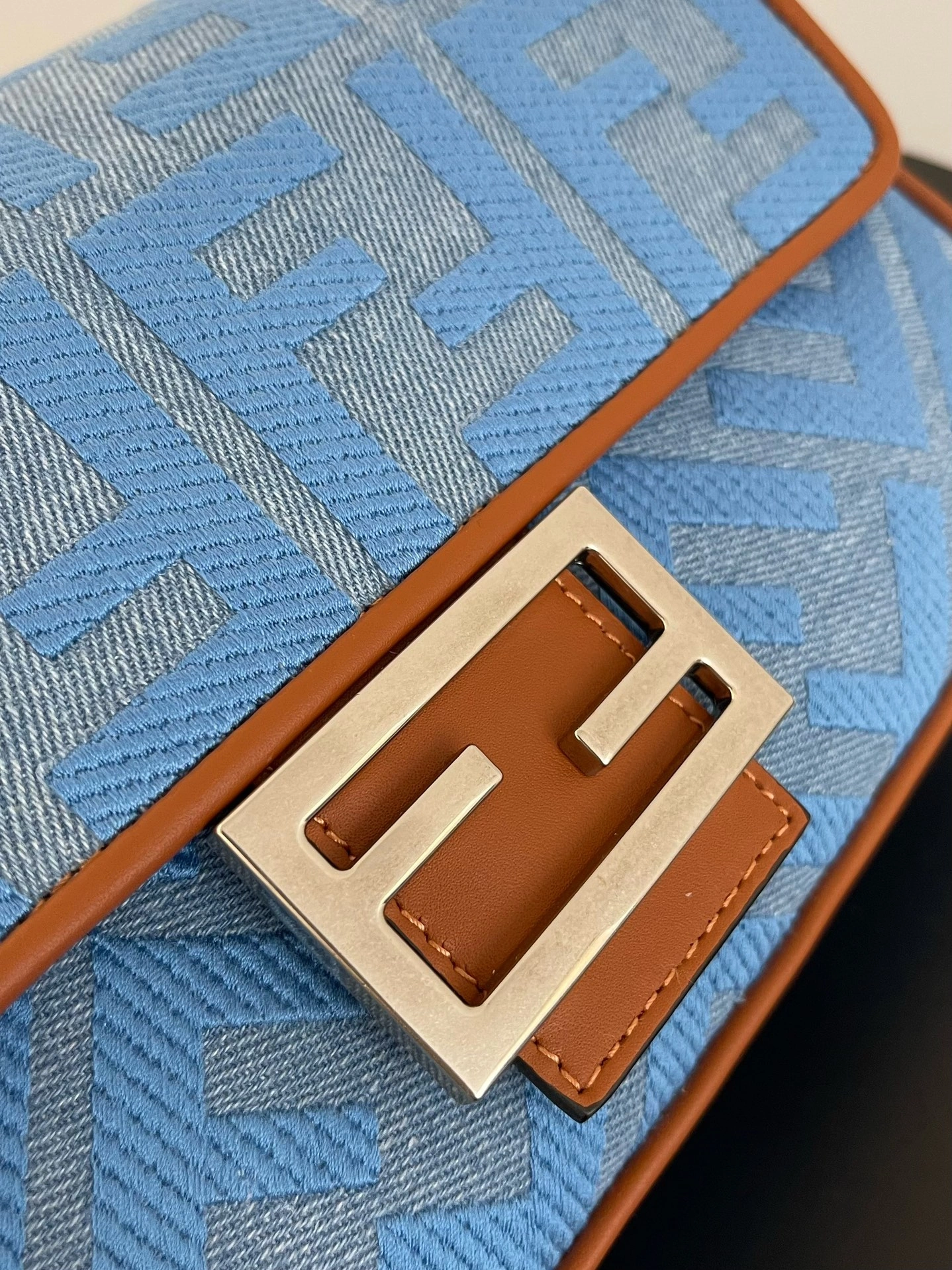 Fendi Satchel Bags Stretchable 69773