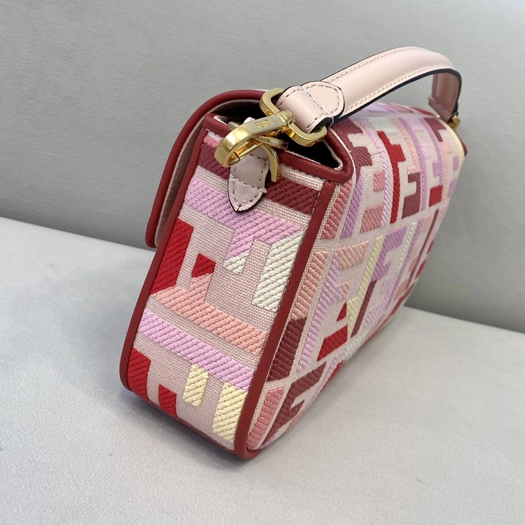 Breathable Fendi Satchel Bags 69789