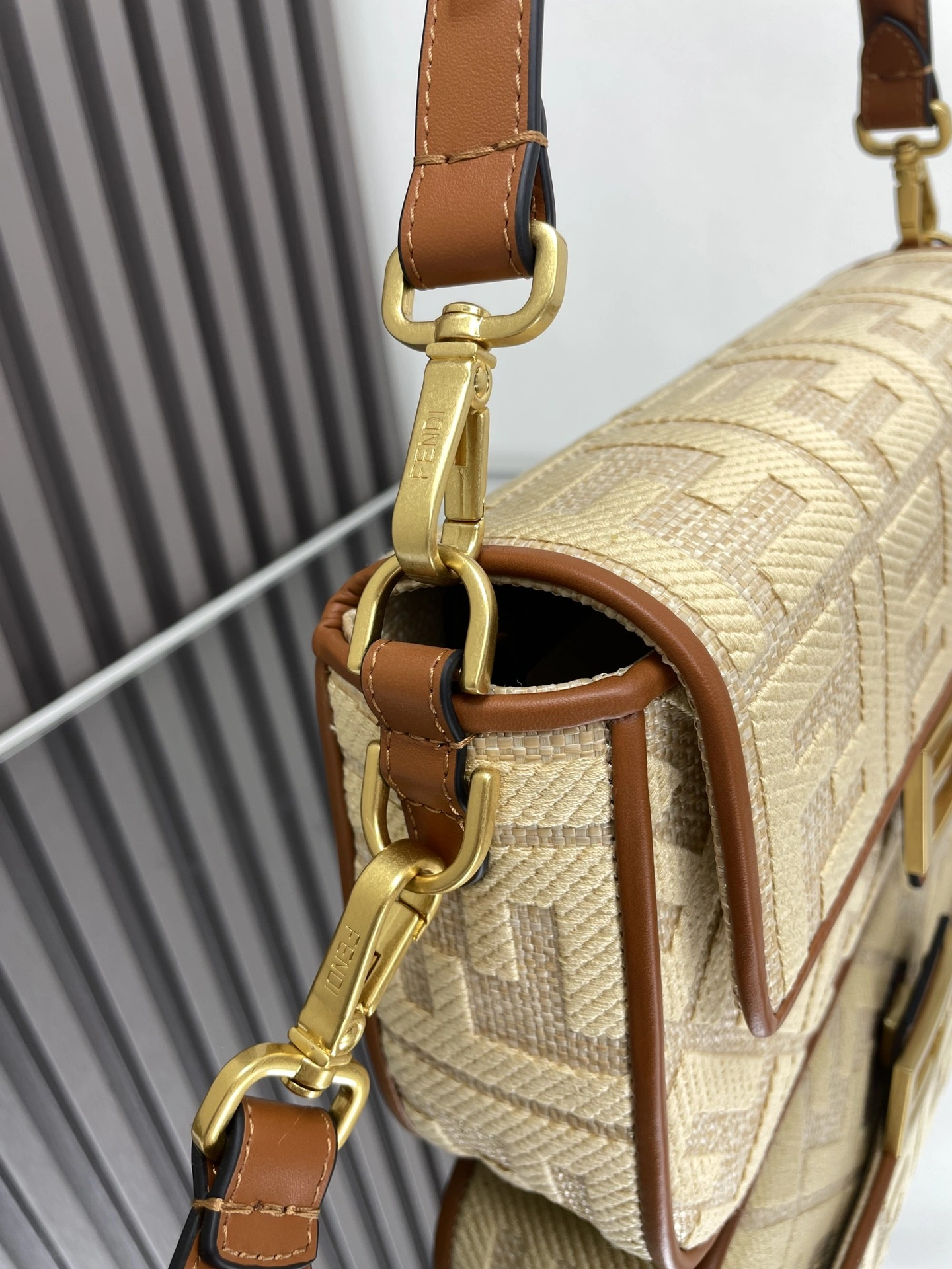 Unisex Fendi Satchel Bags 69769