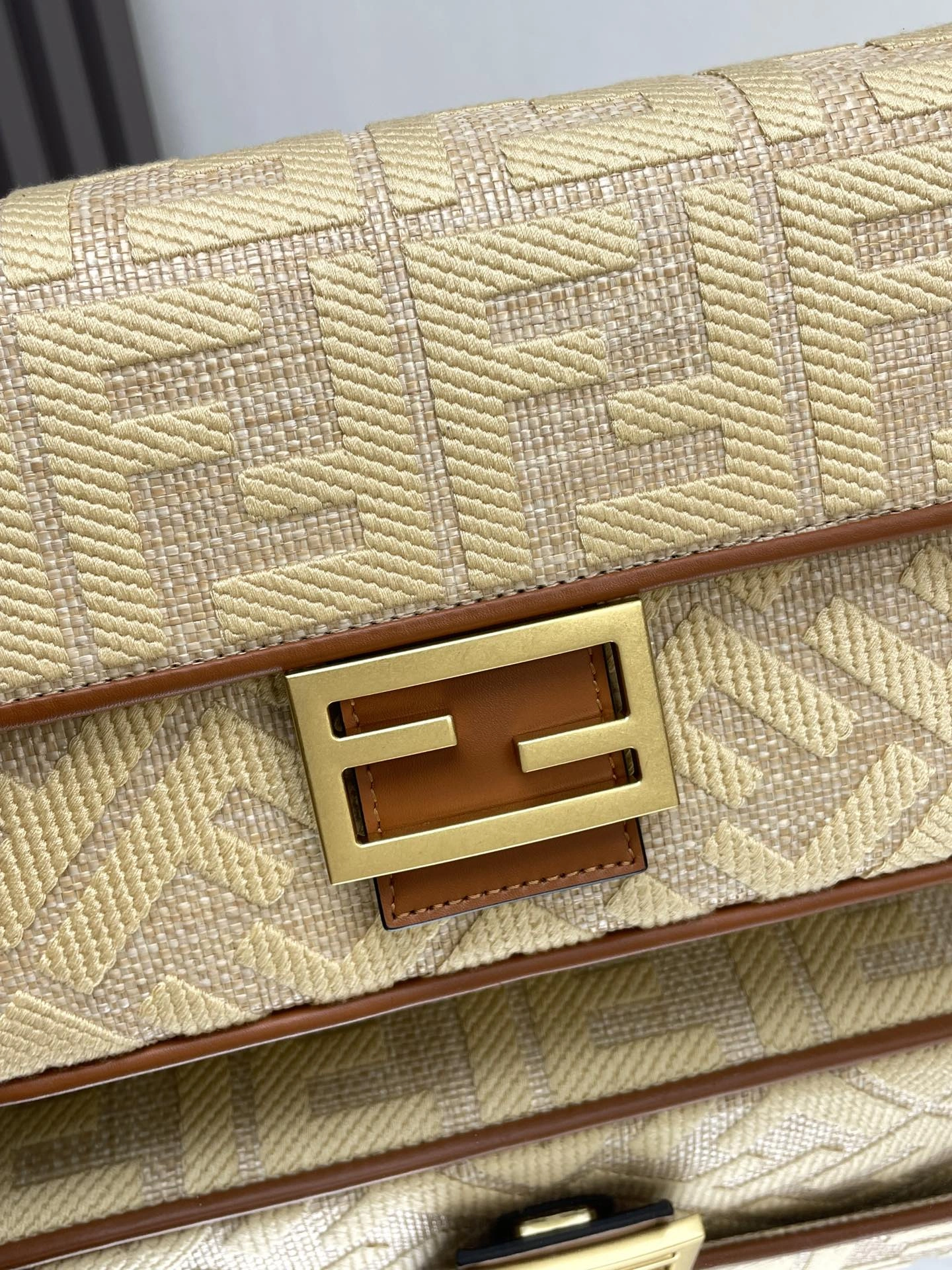 Unisex Fendi Satchel Bags 69769
