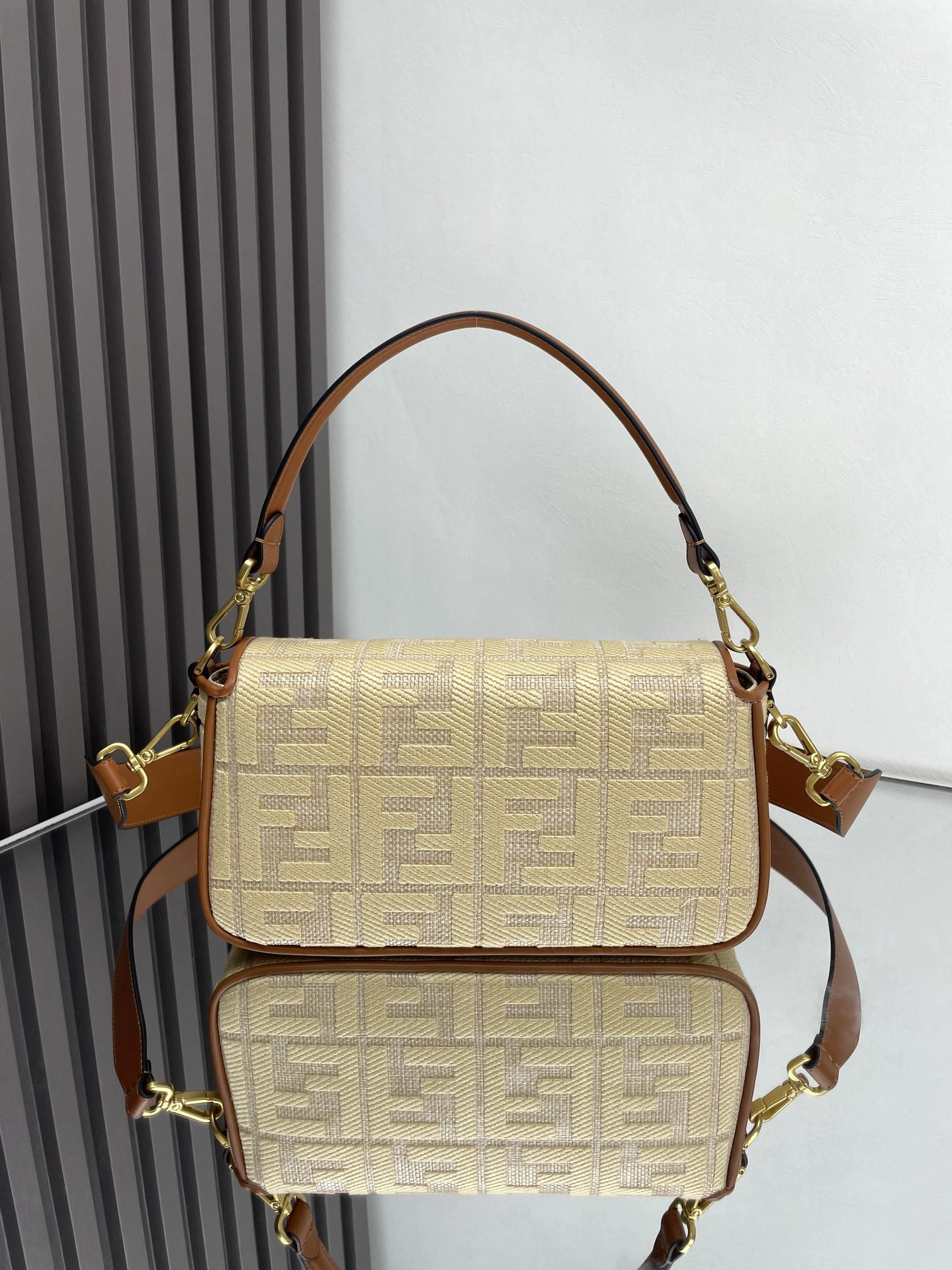 Unisex Fendi Satchel Bags 69769