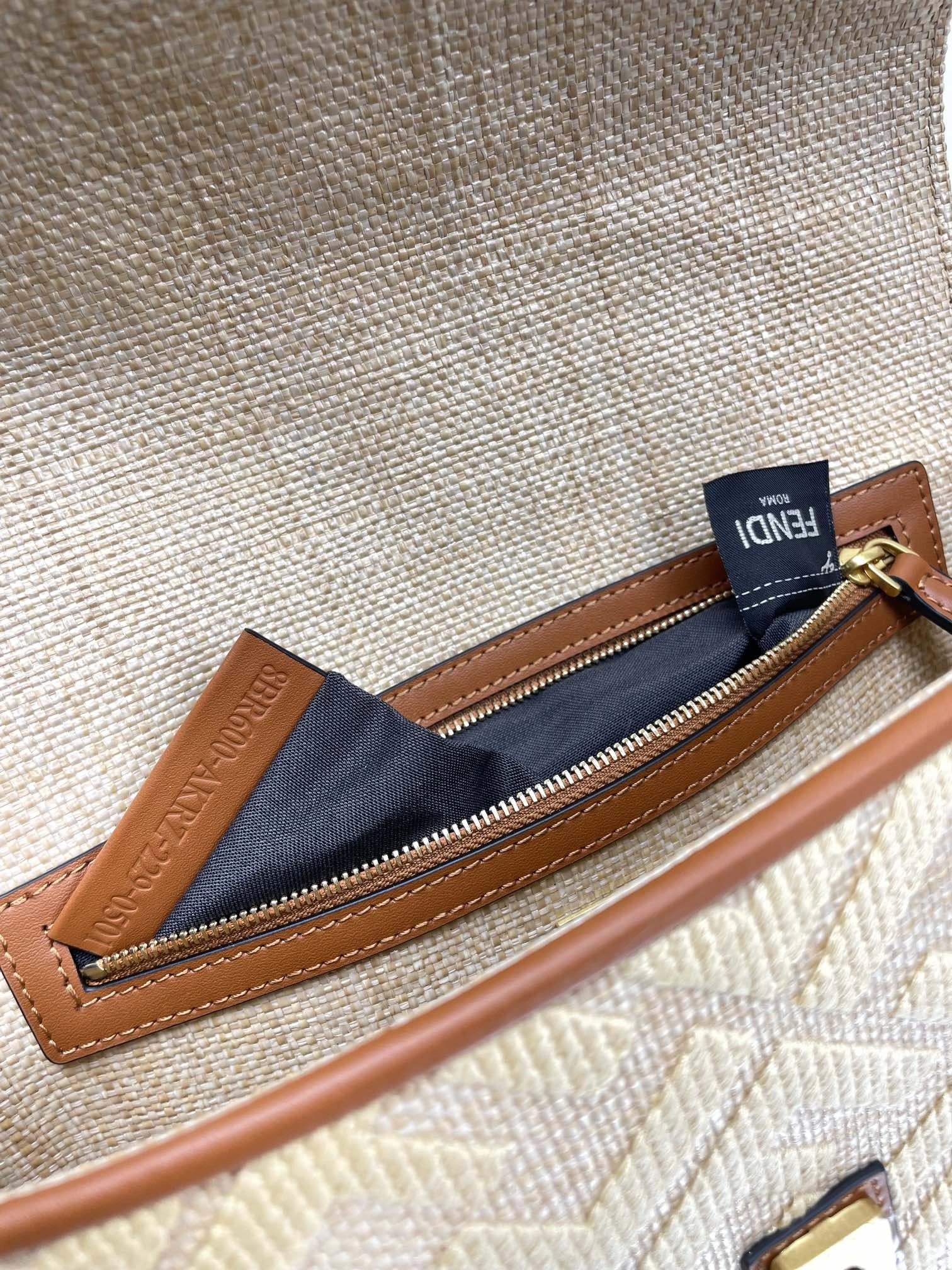 Unisex Fendi Satchel Bags 69769