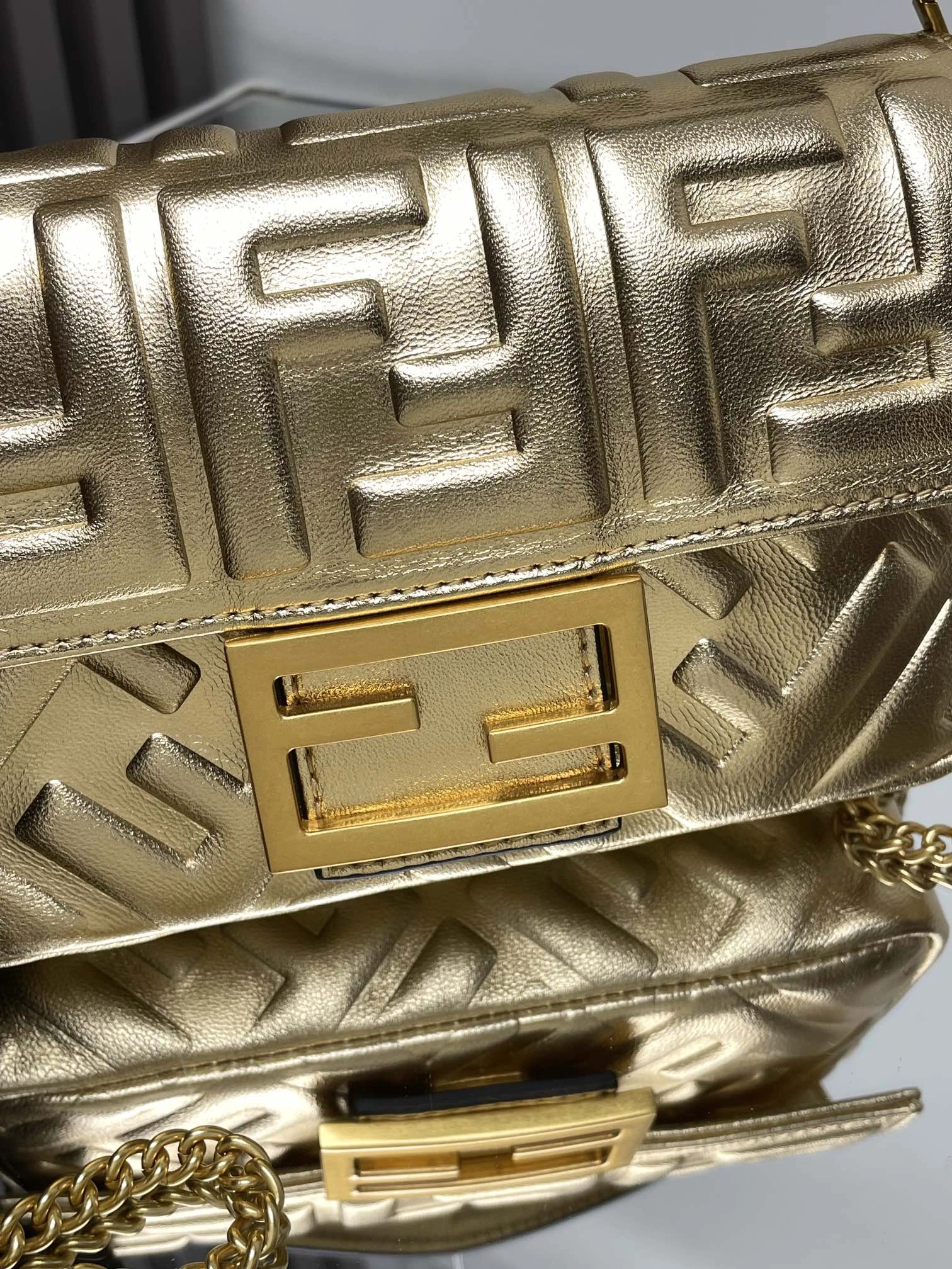 Bold Fendi Satchel Bags 69765