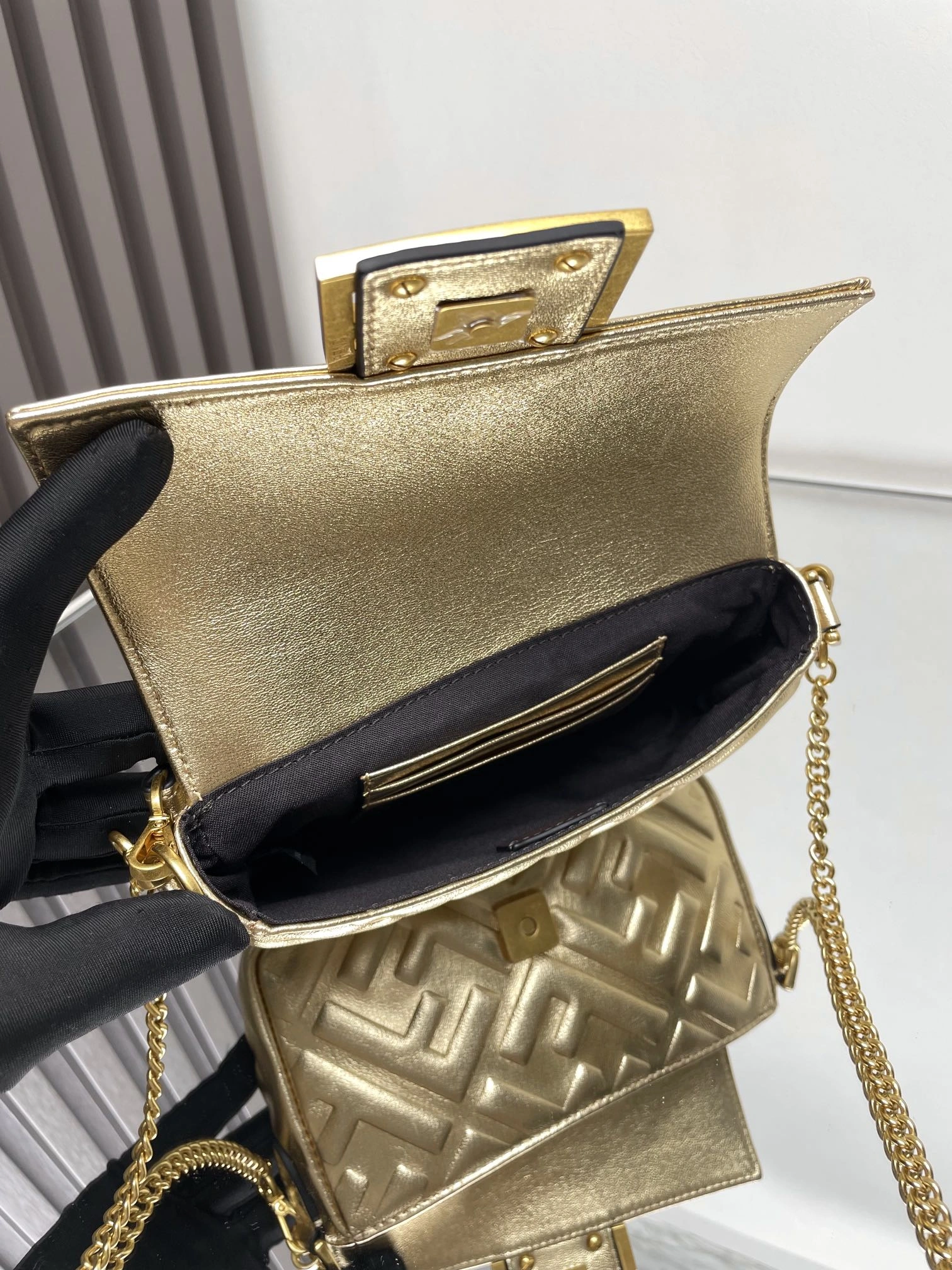Bold Fendi Satchel Bags 69765