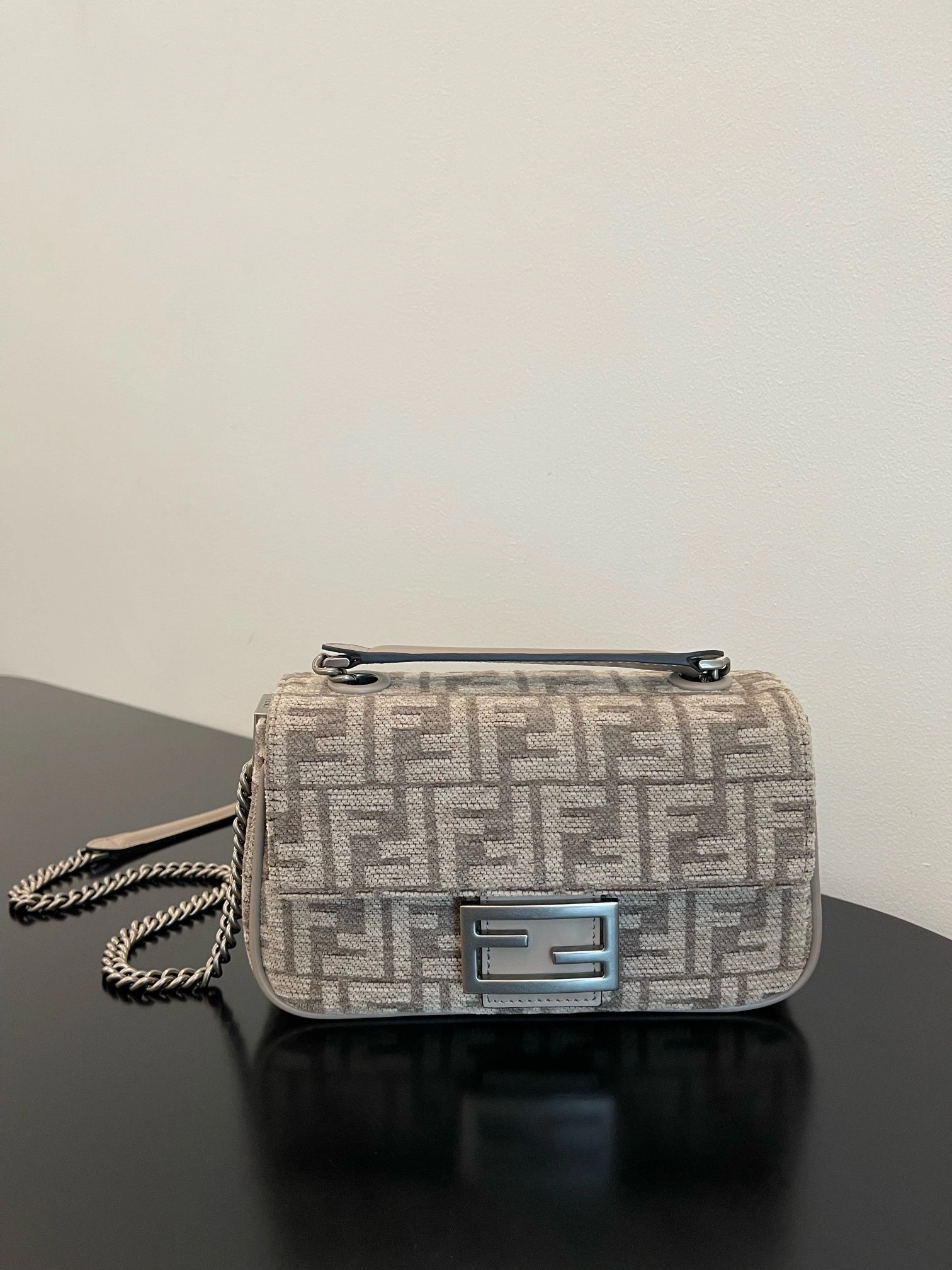 Lightweight Fendi Satchel Bags 69755