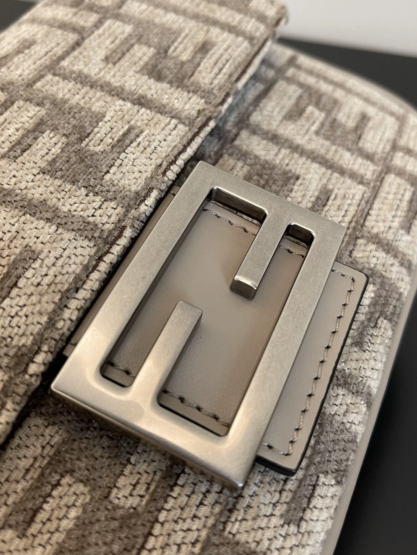 Lightweight Fendi Satchel Bags 69755