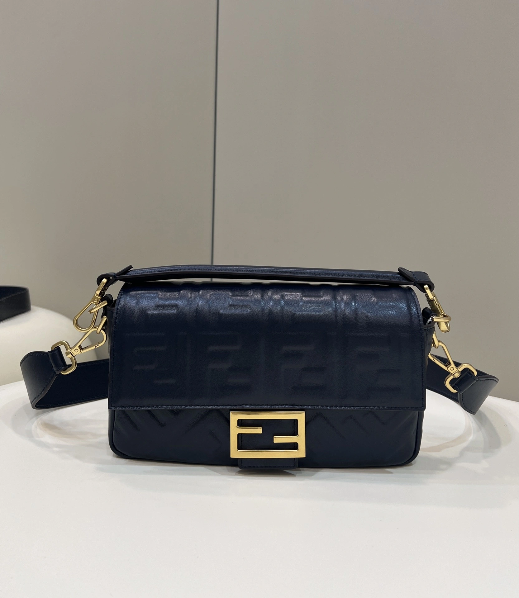 Fendi Satchel Bags Resilient 69733