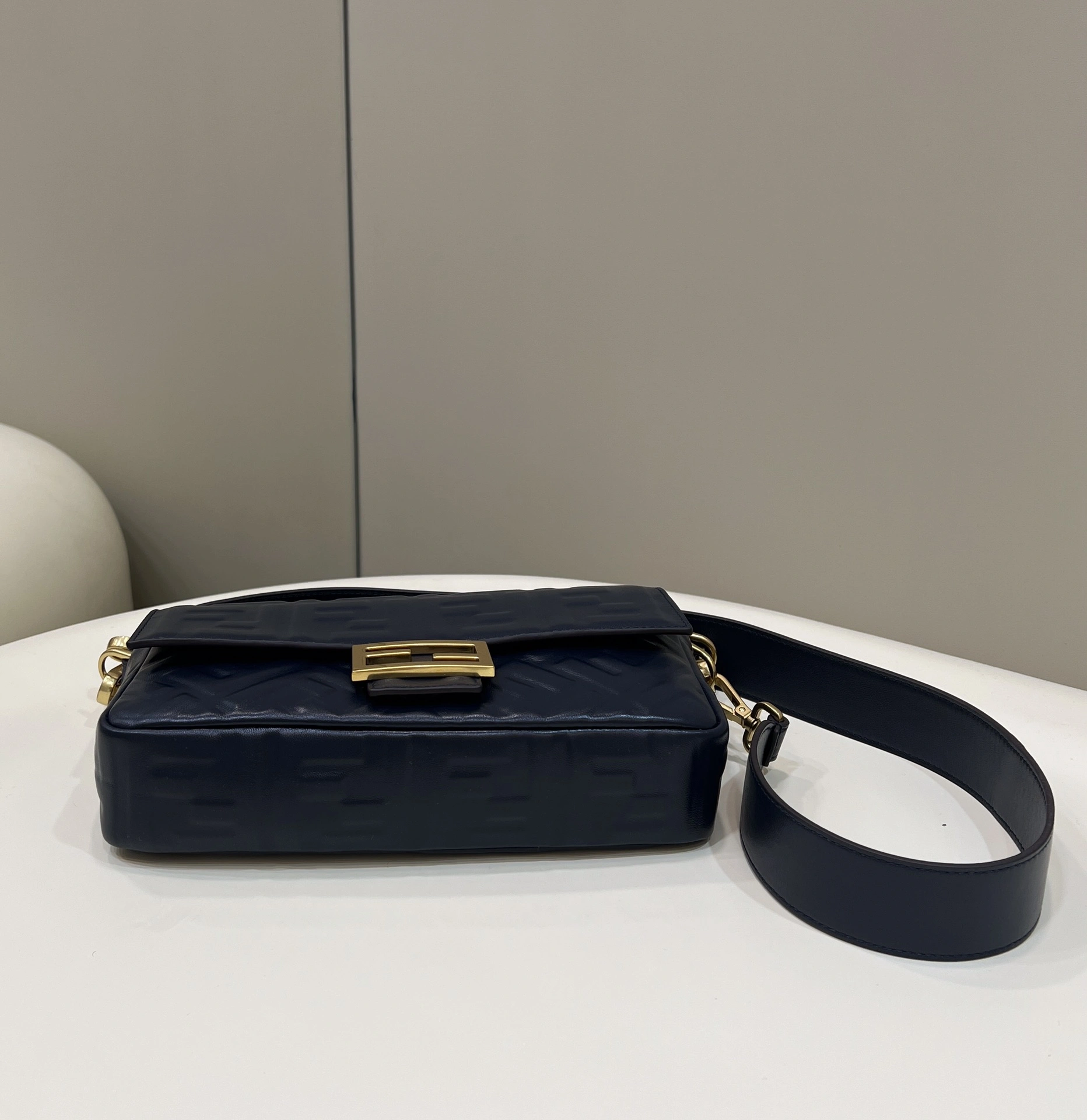 Fendi Satchel Bags Resilient 69733