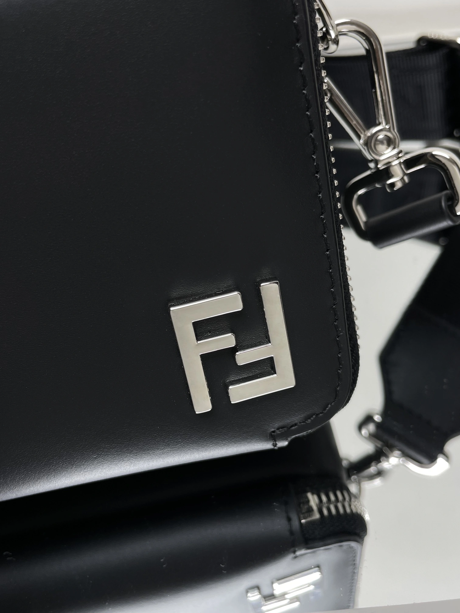 Fendi Satchel Bags TimelessDesign 69761