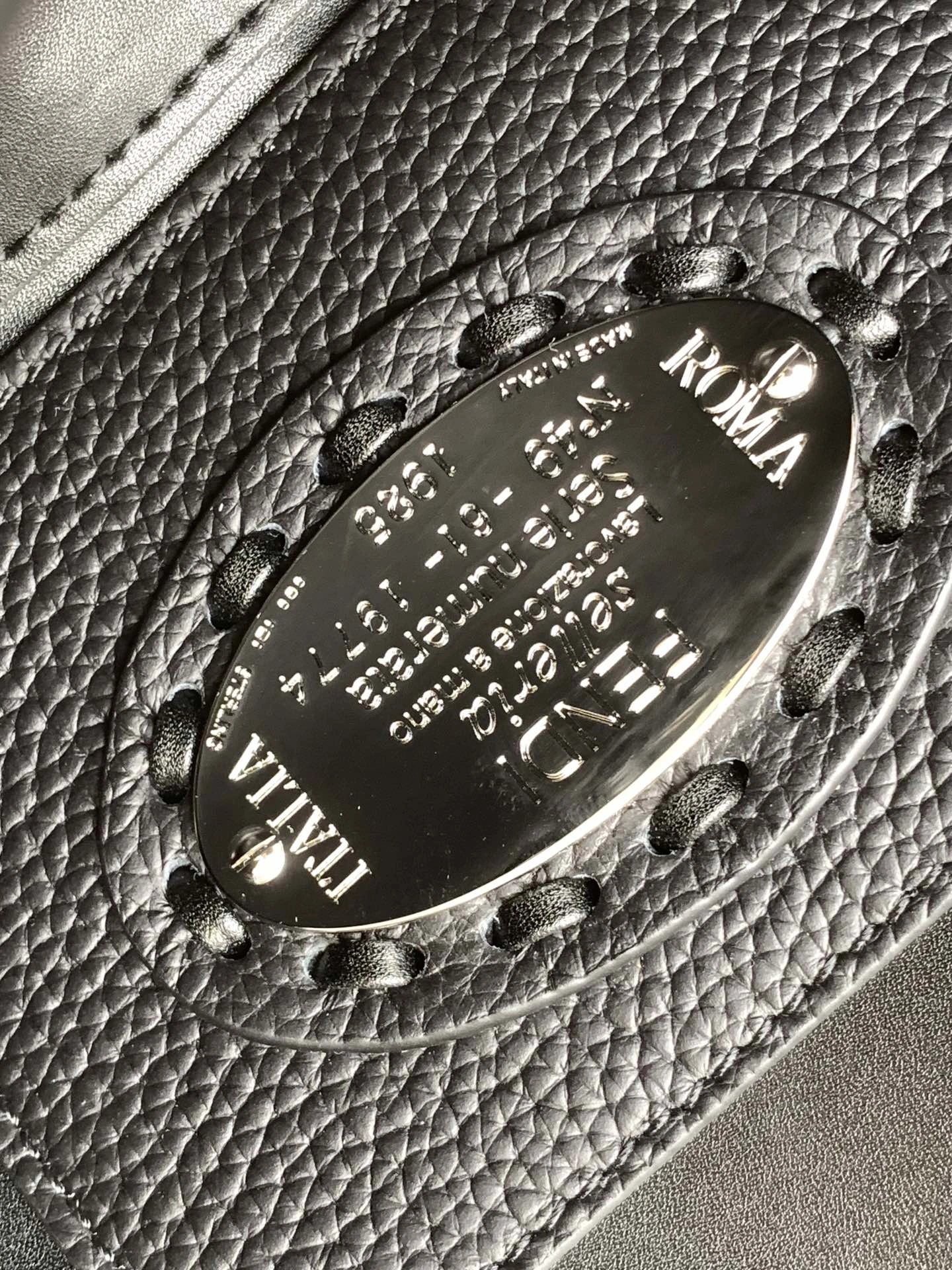 Fendi Satchel Bags Comfortable 69705