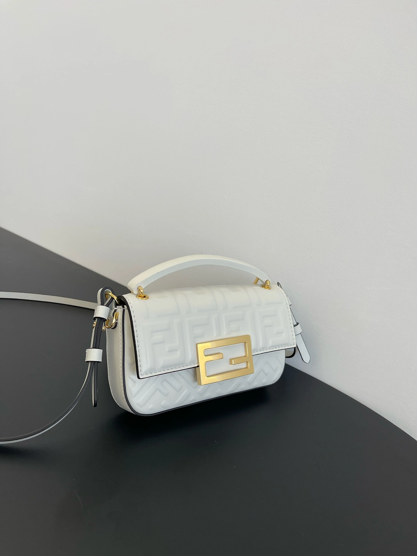 Fendi Satchel Bags Comfortable 69703