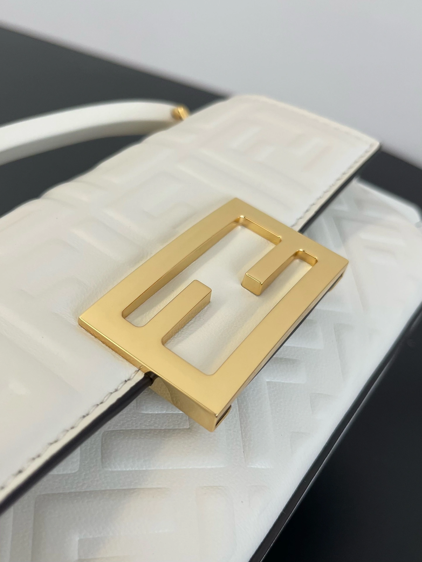 Fendi Satchel Bags Comfortable 69703