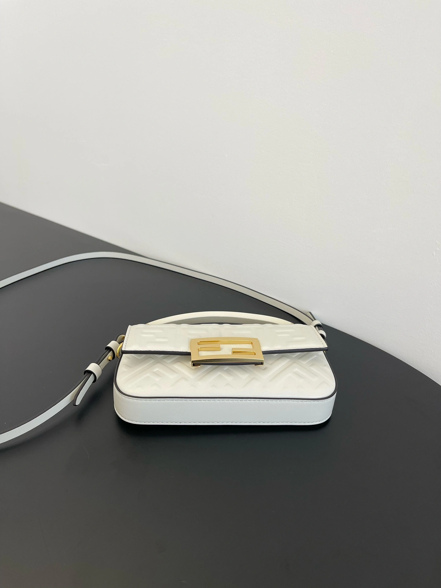 Fendi Satchel Bags Comfortable 69703