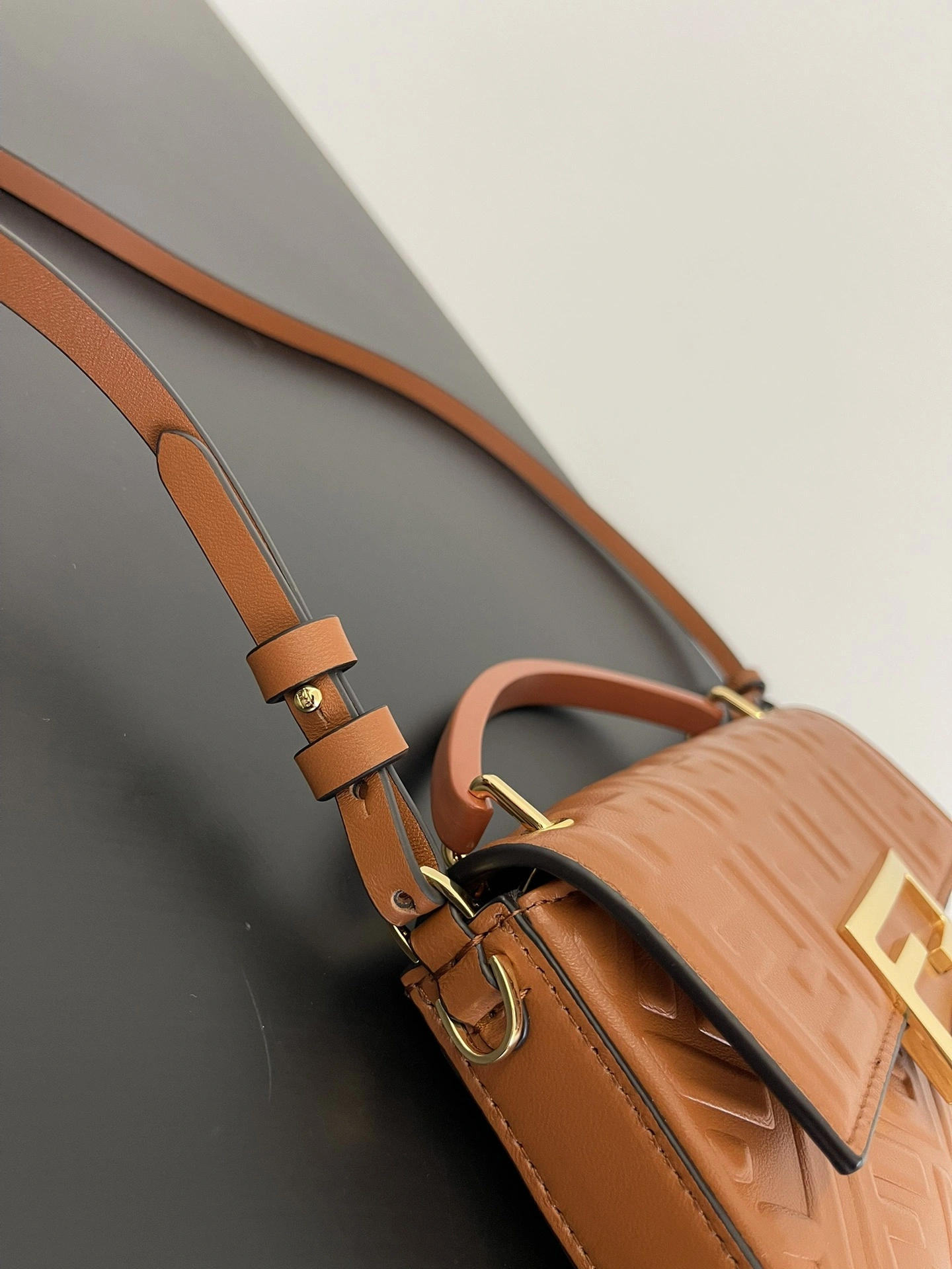 Fendi Satchel Bags Premium 69704