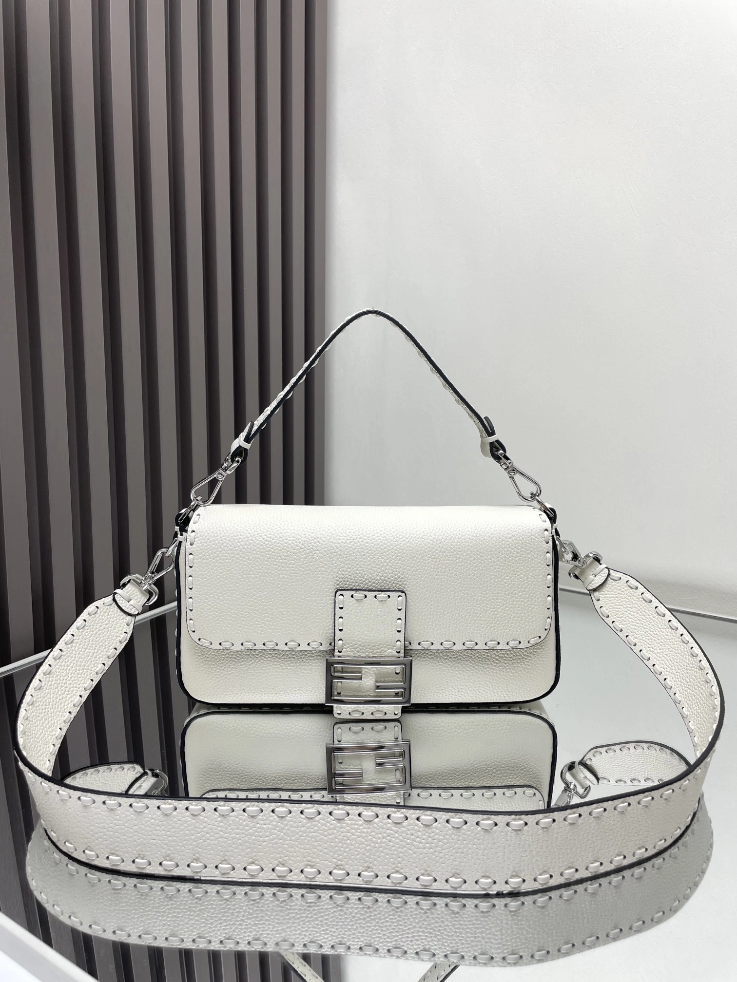 Sporty Fendi Satchel Bags 69696