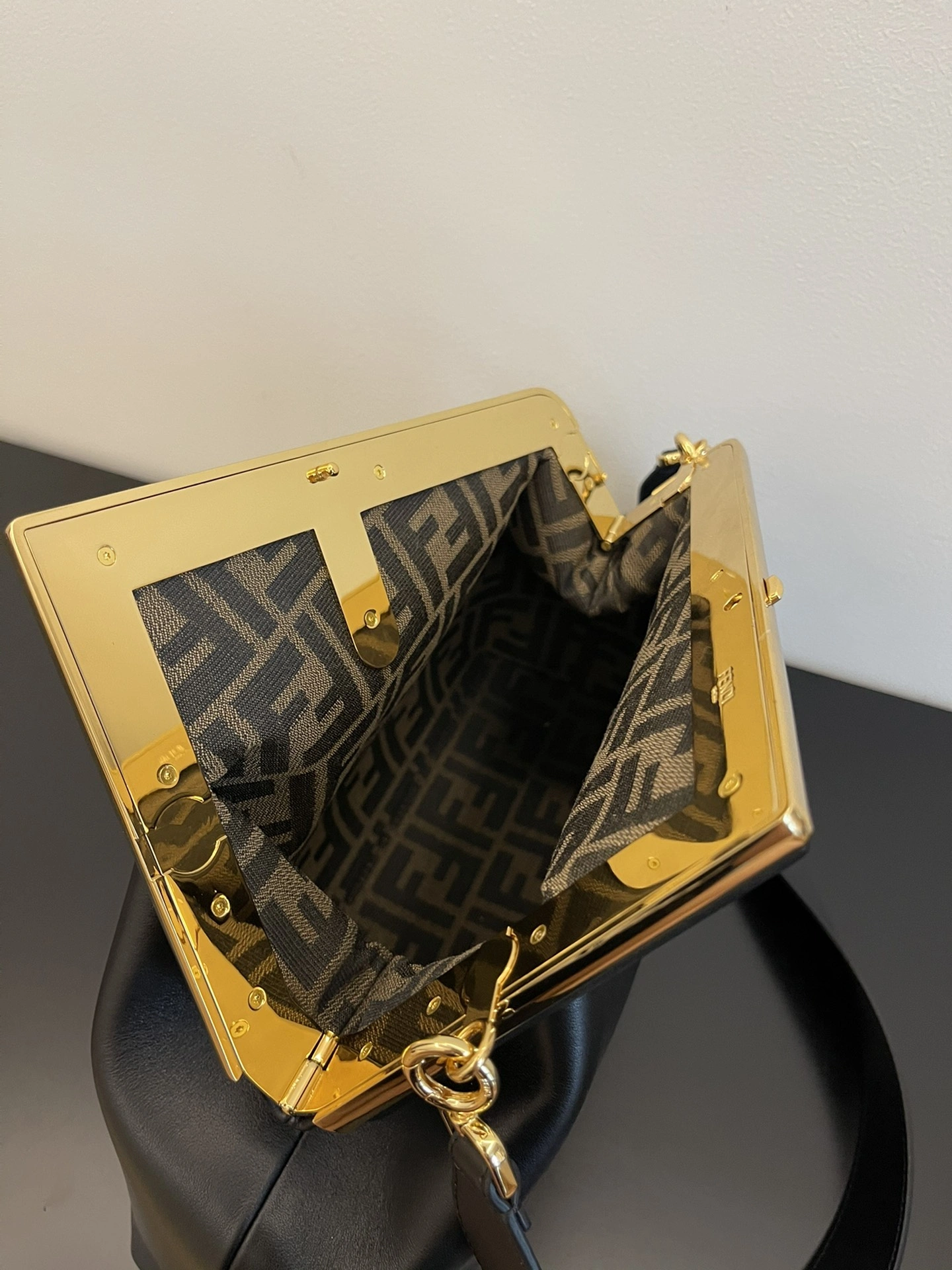 Fendi Satchel Bags Popular 69695