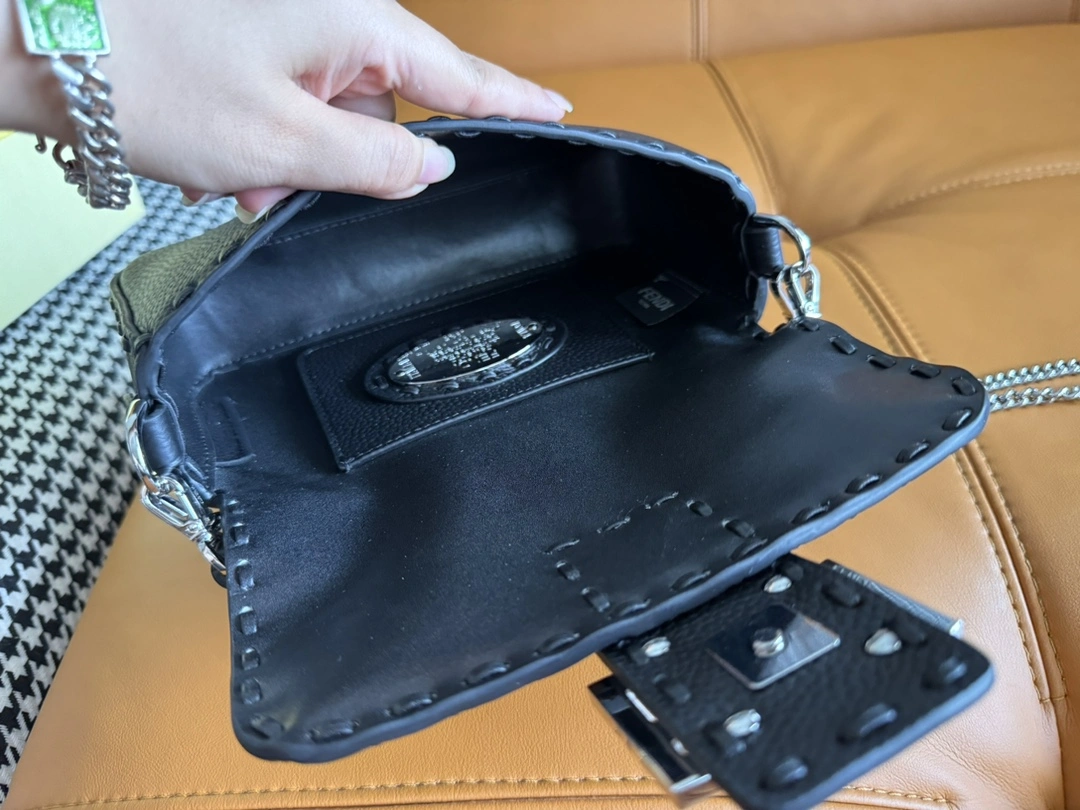 Flexible Fendi Satchel Bags 69682